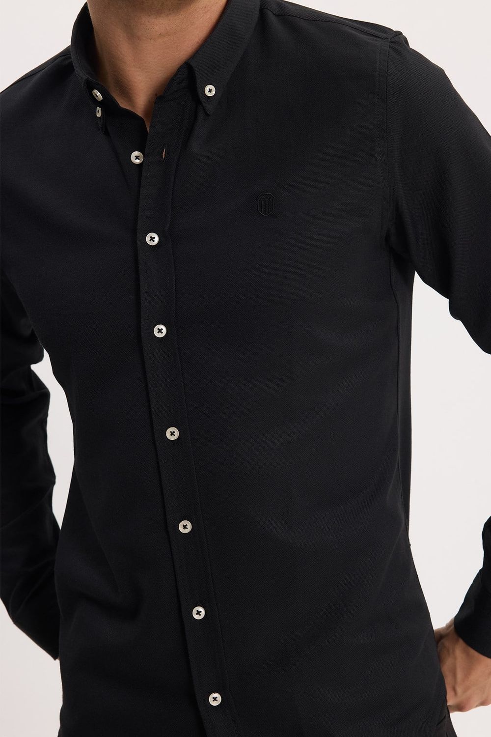 Erkek Slim Fit Dar Kesim Düz Oxford Armalı Düğmeli Yaka Siyah Spor Gömlek