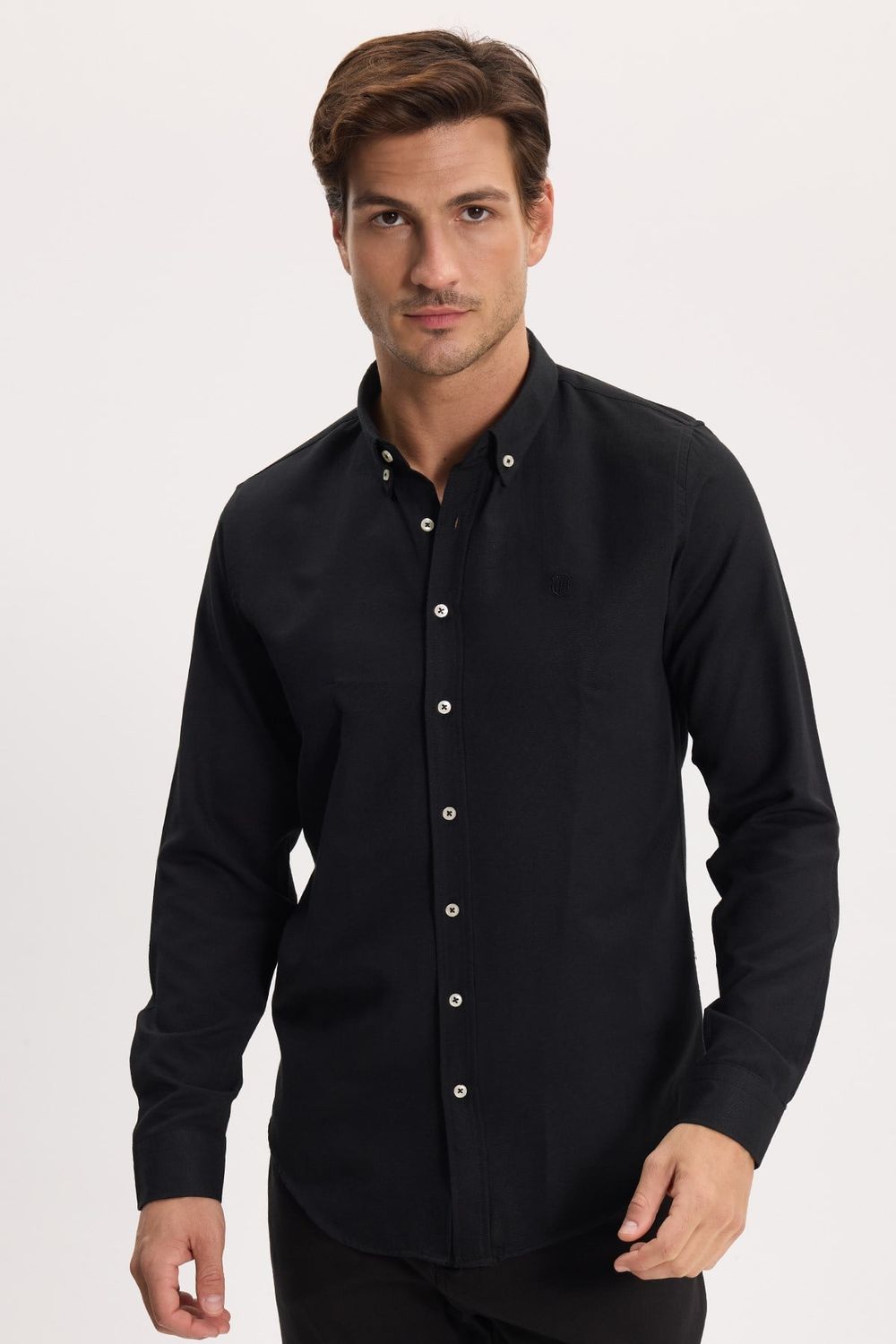 Erkek Slim Fit Dar Kesim Düz Oxford Armalı Düğmeli Yaka Siyah Spor Gömlek