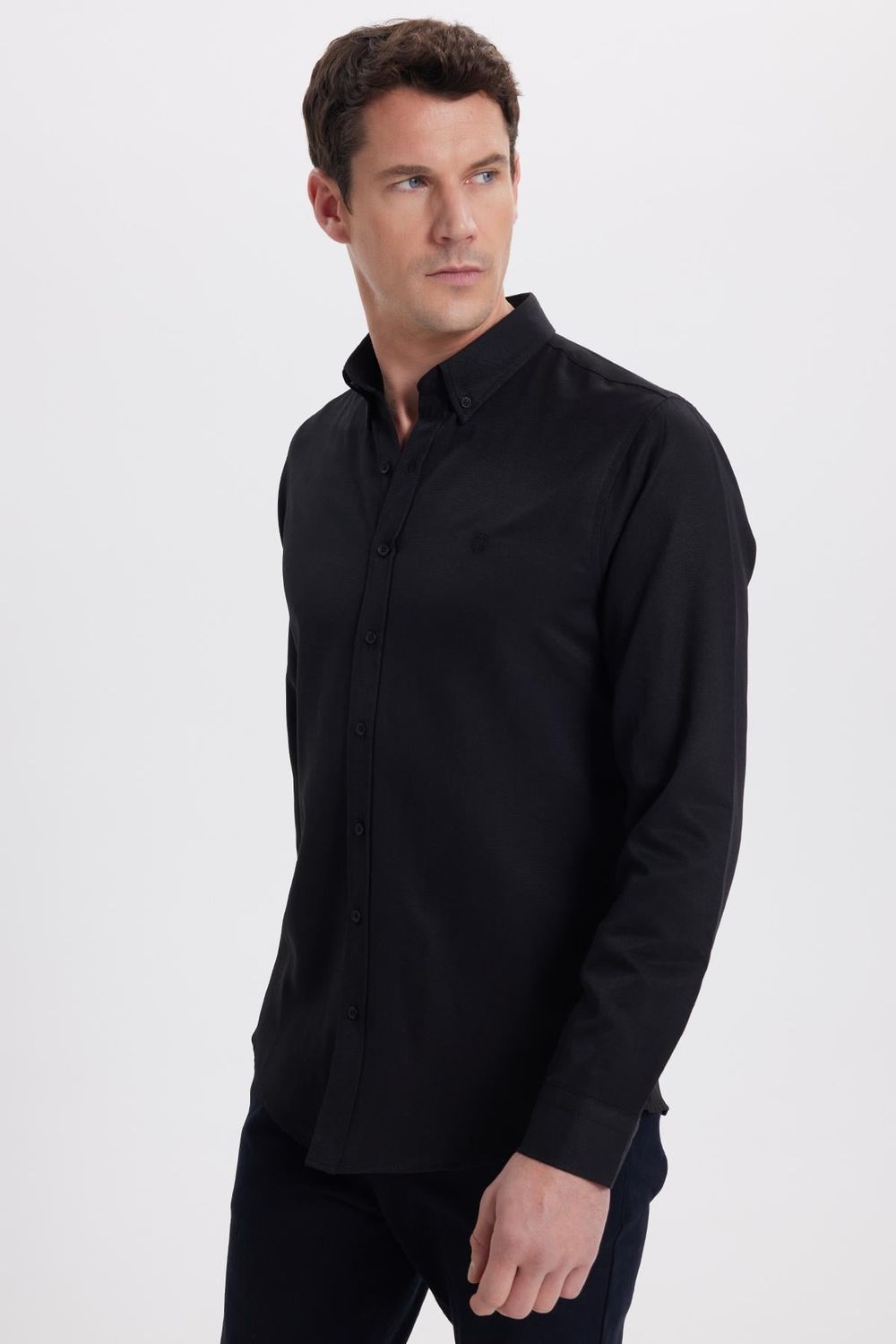 Erkek Slim Fit Dar Kesim Düz Oxford Armalı Yaka Düğmeli Siyah Spor Gömlek