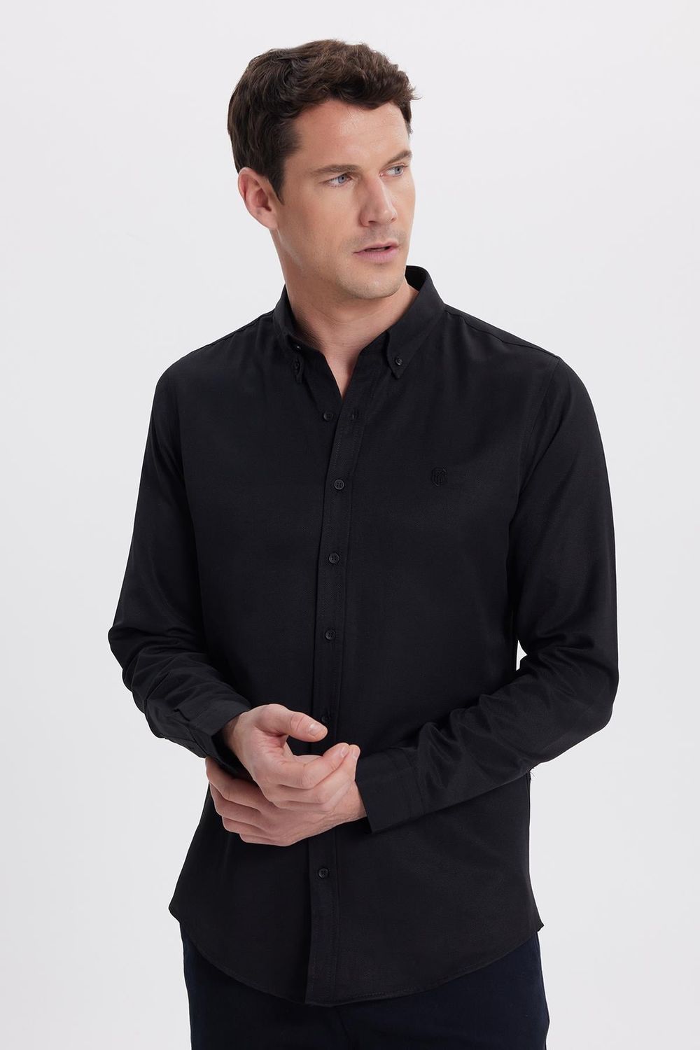 Erkek Slim Fit Dar Kesim Düz Oxford Armalı Yaka Düğmeli Siyah Spor Gömlek