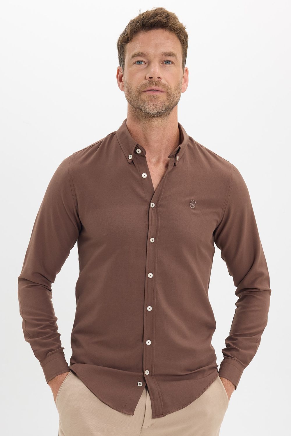 Erkek Slim Fit Dar Kesim Düz Oxford Armalı Düğmeli Yaka Kahverengi Spor Gömlek