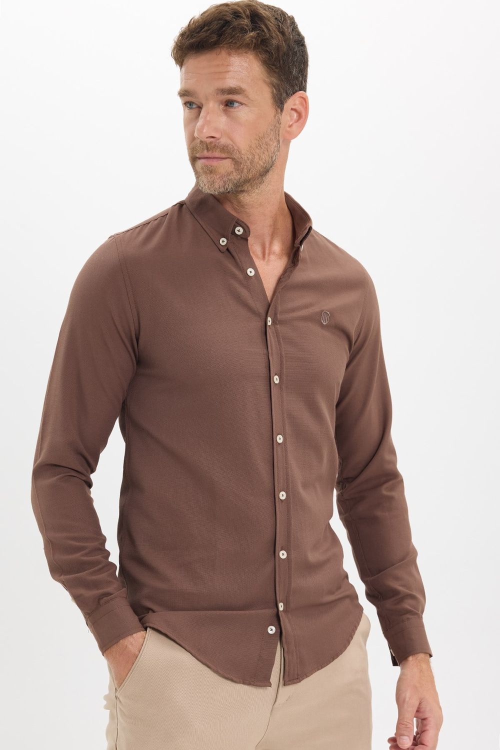 Erkek Slim Fit Dar Kesim Düz Oxford Armalı Düğmeli Yaka Kahverengi Spor Gömlek