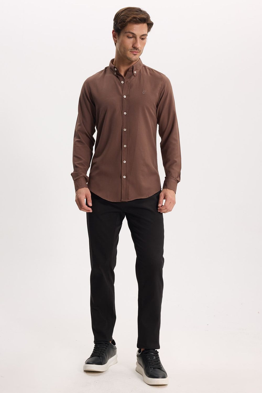 Erkek Slim Fit Dar Kesim Düz Oxford Armalı Düğmeli Yaka Kahverengi Spor Gömlek