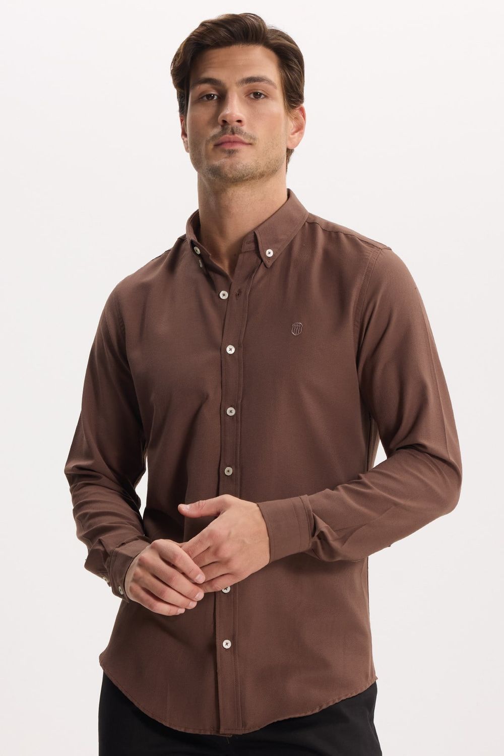 Erkek Slim Fit Dar Kesim Düz Oxford Armalı Düğmeli Yaka Kahverengi Spor Gömlek