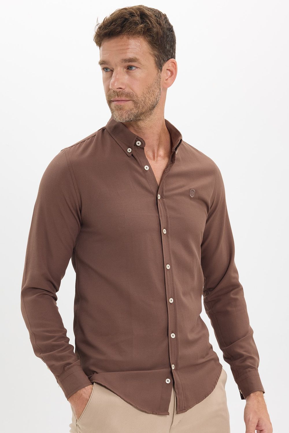Erkek Slim Fit Dar Kesim Düz Oxford Armalı Düğmeli Yaka Kahverengi Spor Gömlek
