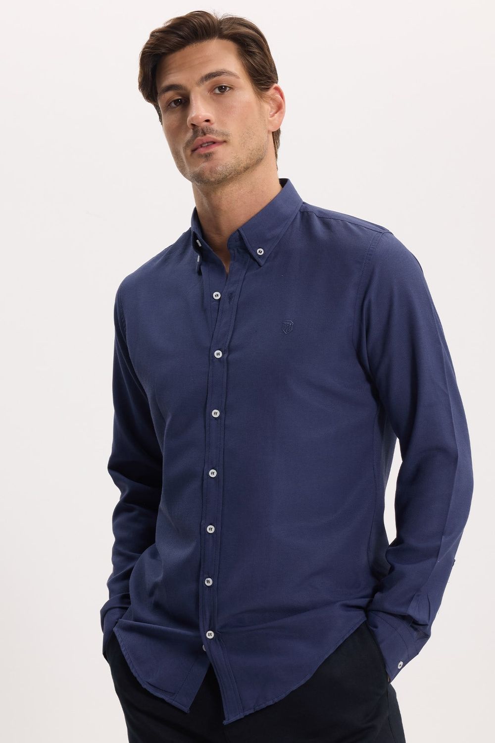 Erkek Slim Fit Dar Kesim Düz Oxford Armalı Düğmeli Yaka Lacivert Spor Gömlek
