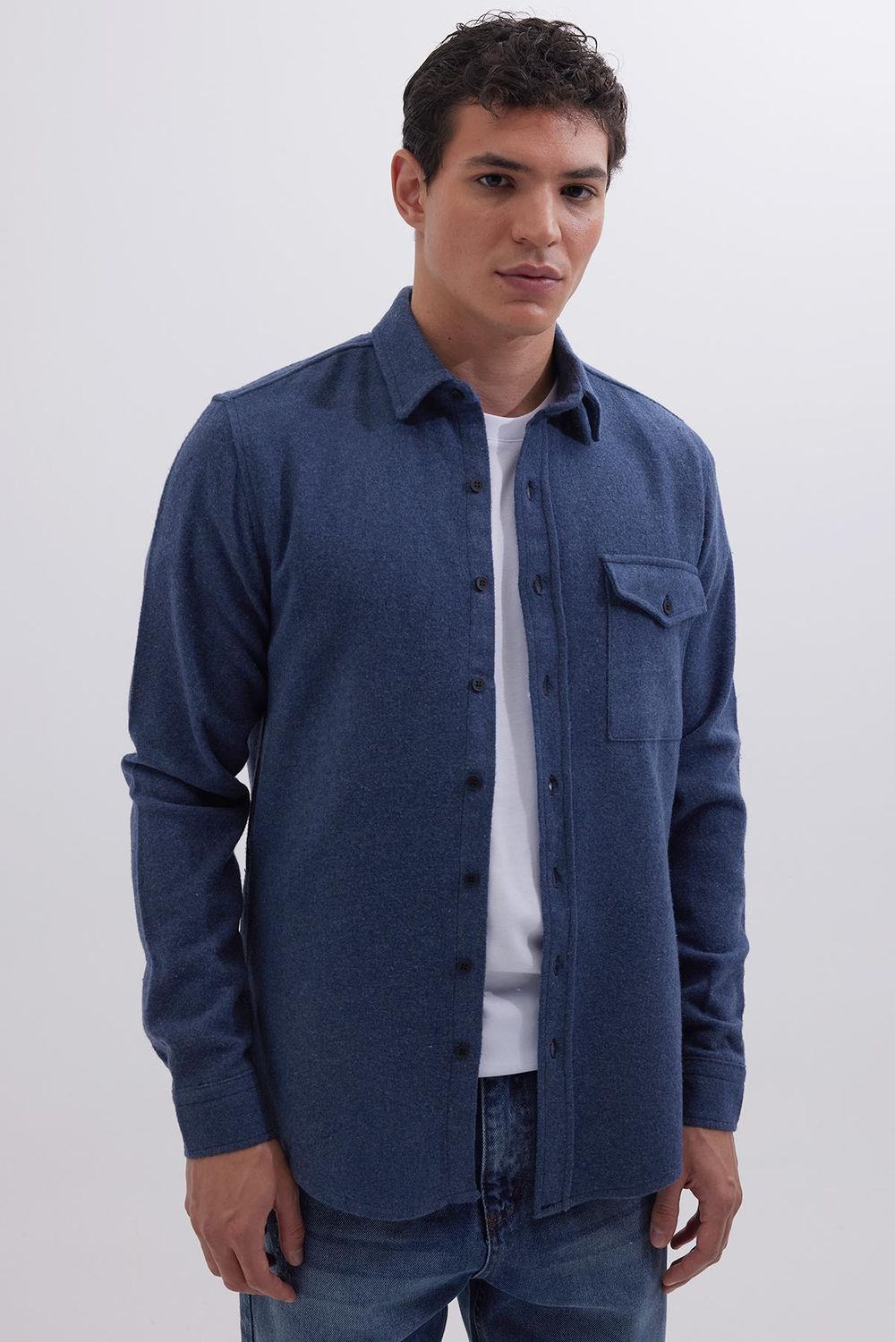 Erkek Slim Fit Tek Cep Kapaklı Düz Oduncu Spor Gömlek