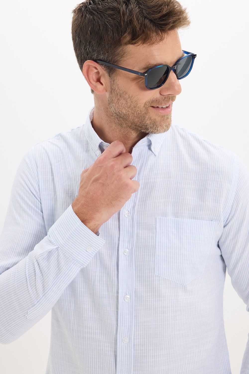 Erkek Slim Fit Dar Kesim %100 Pamuk Düğmeli Yaka Çizgili Uzun Kollu Cepli Keten Efektli Mavi Gömlek