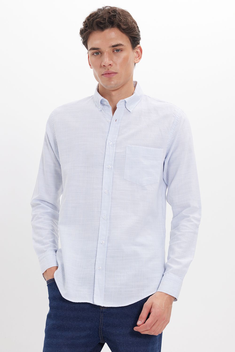 Erkek Slim Fit Dar Kesim %100 Pamuk Düğmeli Yaka Çizgili Uzun Kollu Cepli Keten Efektli Mavi Gömlek