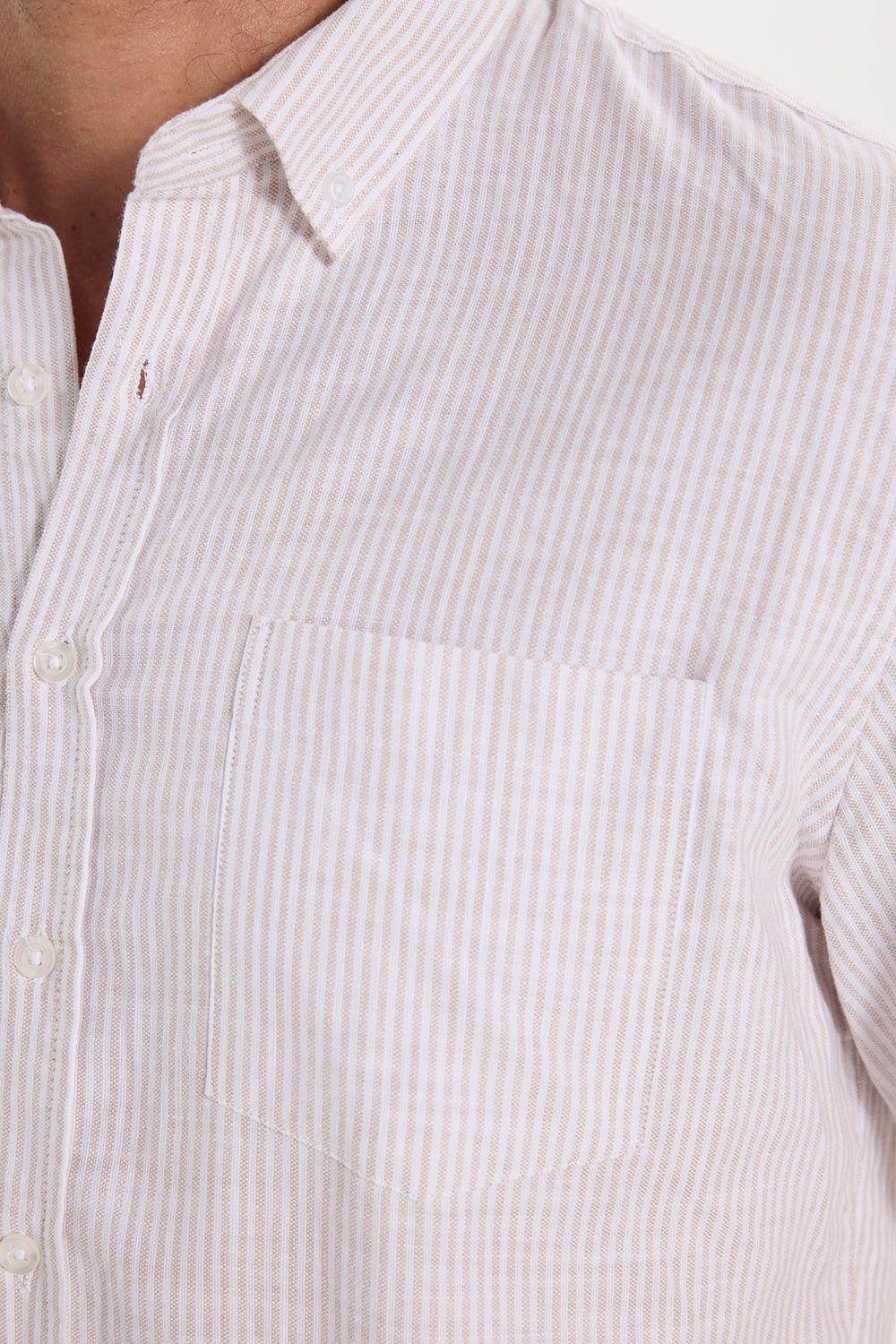 Erkek Slim Fit Dar Kesim %100 Pamuk Düğmeli Yaka Çizgili Uzun Kollu Cepli Keten Bej Gömlek