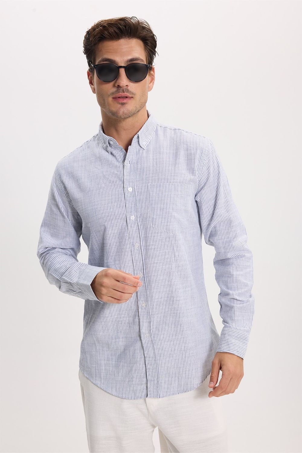 Erkek Slim Fit Dar Kesim %100 Pamuk Düğmeli Yaka Çizgili Uzun Kollu Cepli Keten Lacivert Gömlek