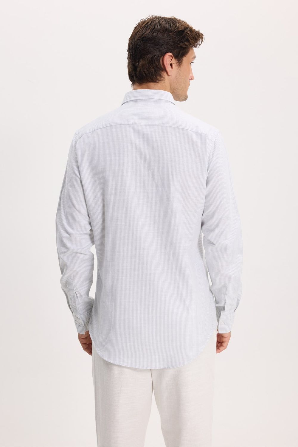 Erkek Slim Fit Dar Kesim %100 Pamuk Düğmeli Yaka Çizgili Uzun Kollu Cepli Keten Efektli Gömlek
