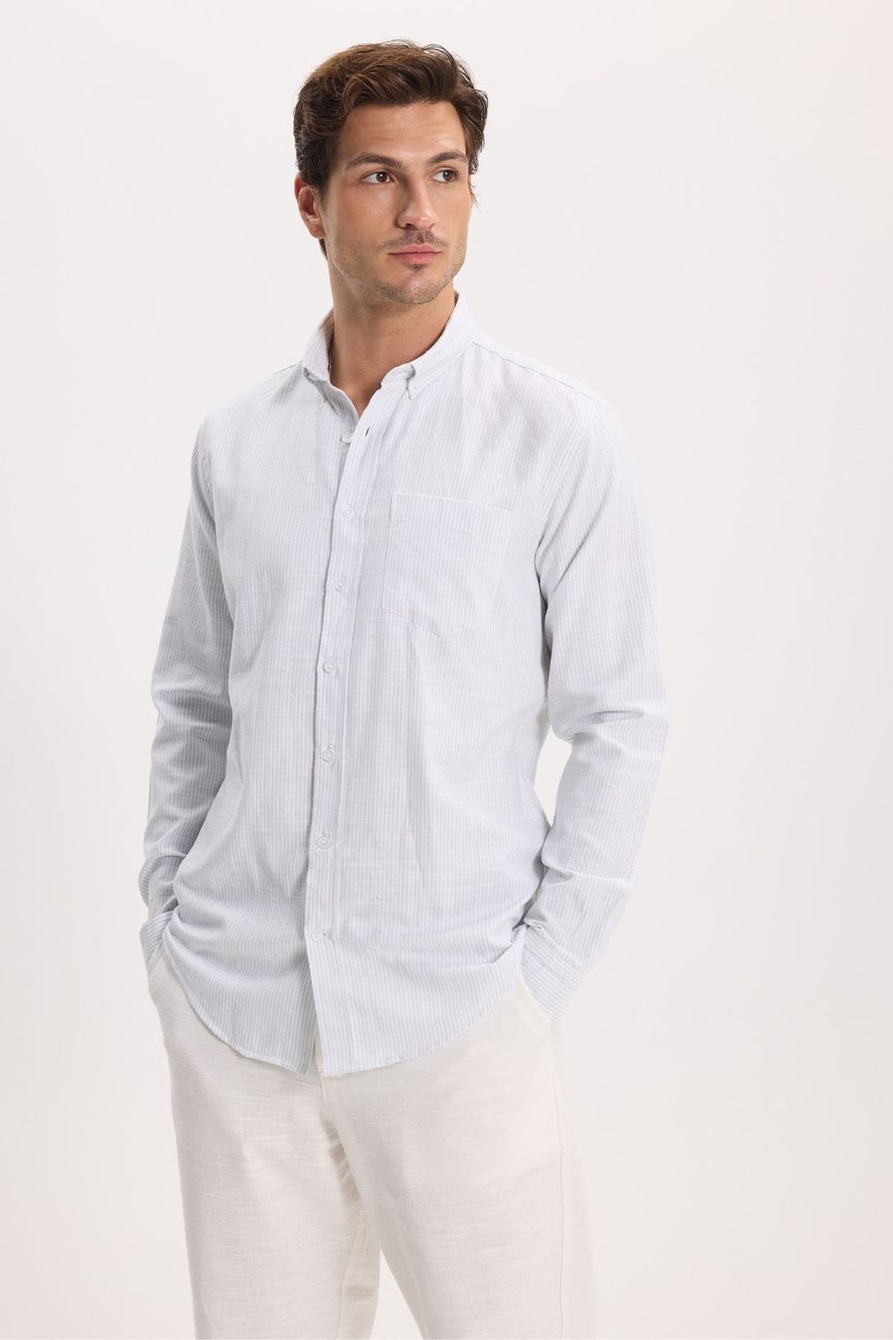 Erkek Slim Fit Dar Kesim %100 Pamuk Düğmeli Yaka Çizgili Uzun Kollu Cepli Keten Efektli Gömlek