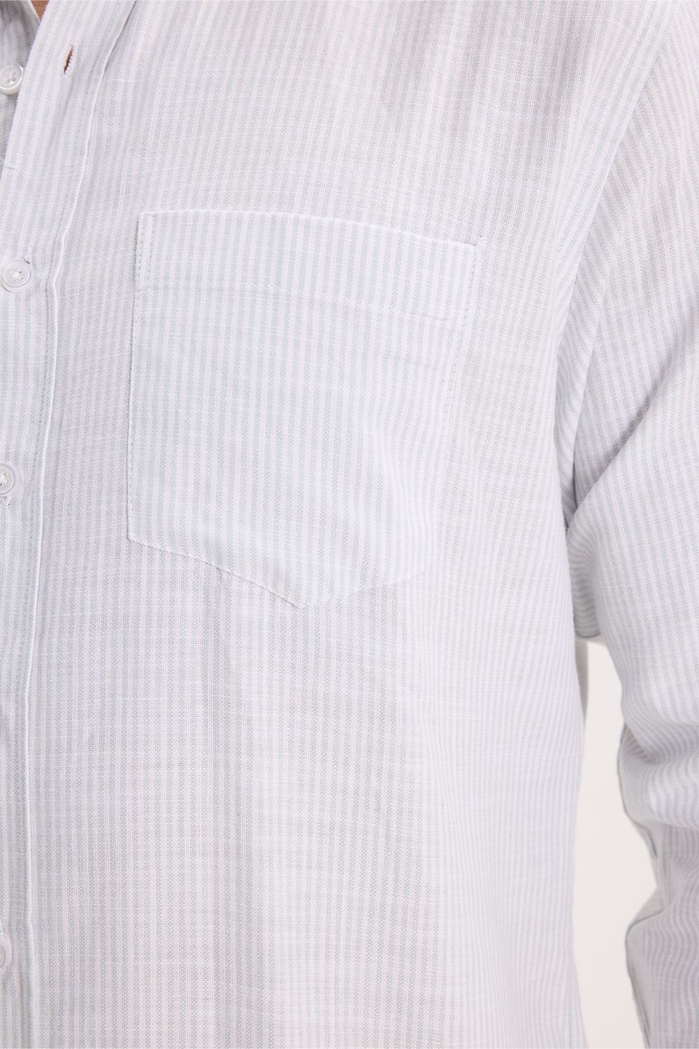 Erkek Slim Fit Dar Kesim %100 Pamuk Düğmeli Yaka Çizgili Uzun Kollu Cepli Keten Efektli Gömlek