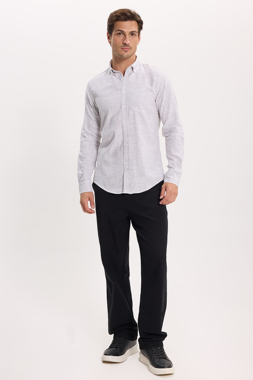 Erkek Slim Fit Dar Kesim %100 Pamuk Düğmeli Yaka Çizgili Uzun Kollu Cepli Keten Efektli Haki Gömlek