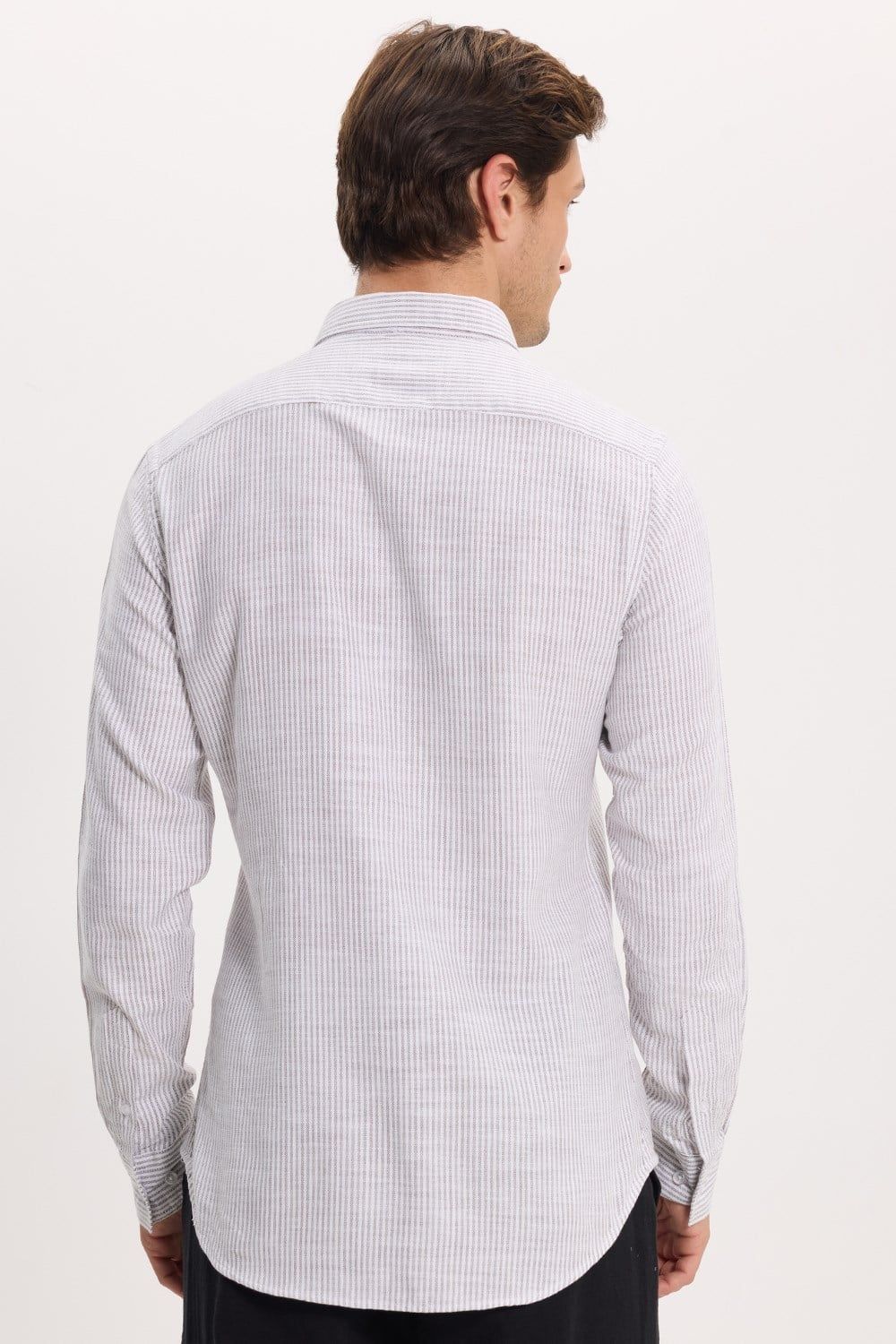 Erkek Slim Fit Dar Kesim %100 Pamuk Düğmeli Yaka Çizgili Uzun Kollu Cepli Keten Efektli Haki Gömlek