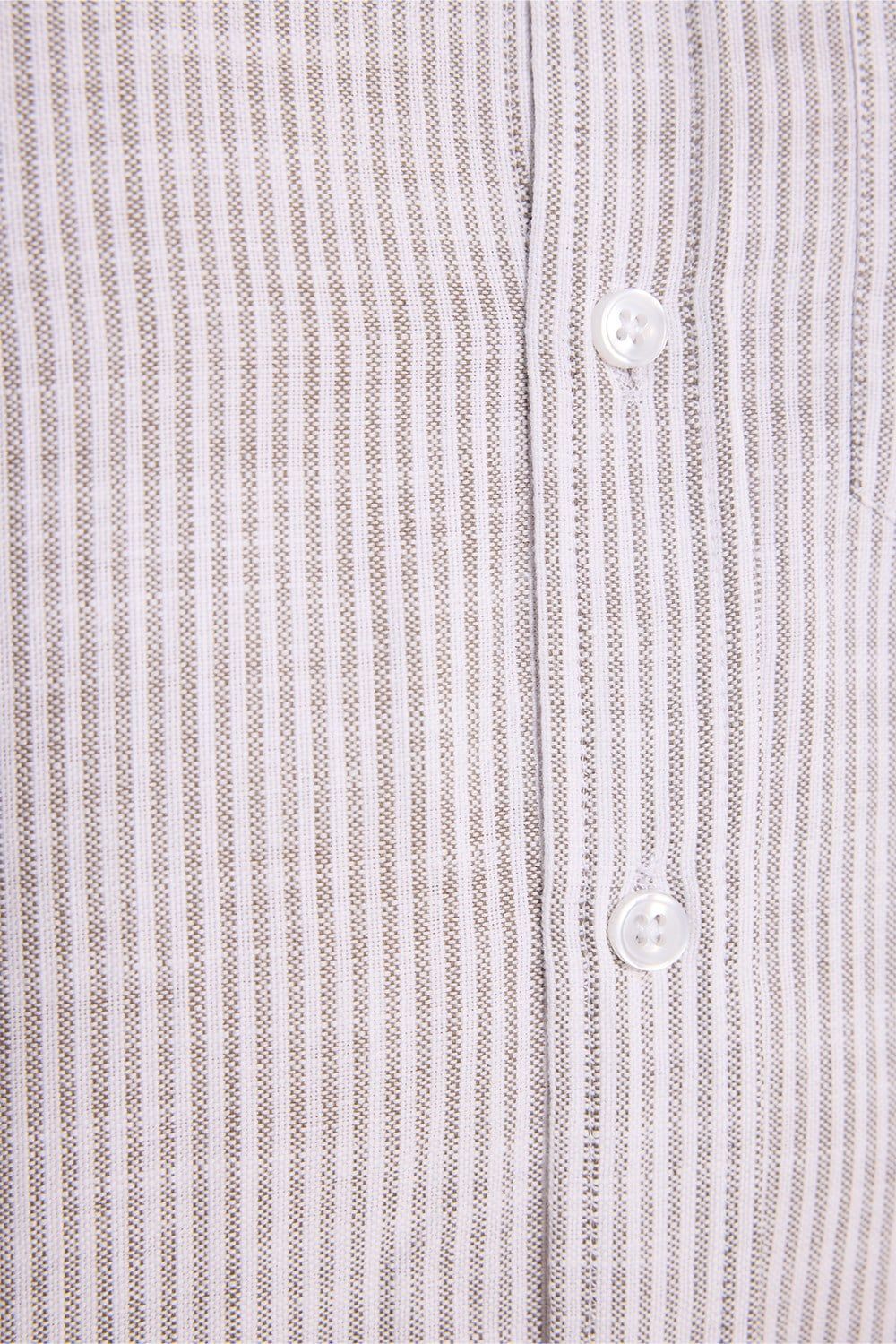 Erkek Slim Fit Dar Kesim %100 Pamuk Düğmeli Yaka Çizgili Uzun Kollu Cepli Keten Efektli Haki Gömlek