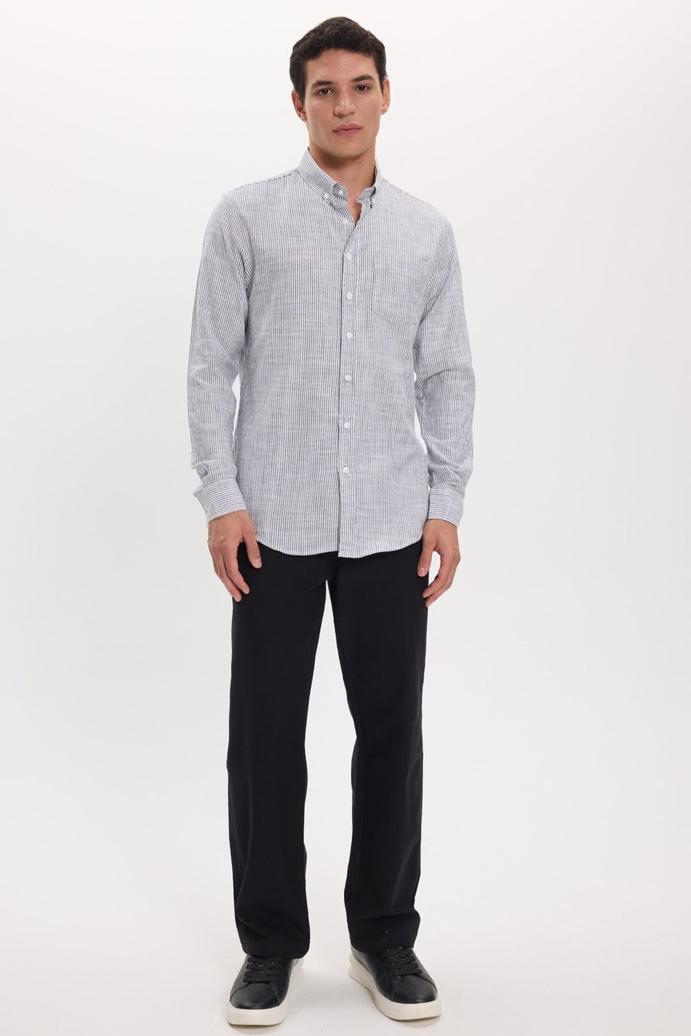Erkek Slim Fit Dar Kesim %100 Pamuk Düğmeli Yaka Çizgili Uzun Kollu Cepli Keten Siyah-Beyaz Gömlek
