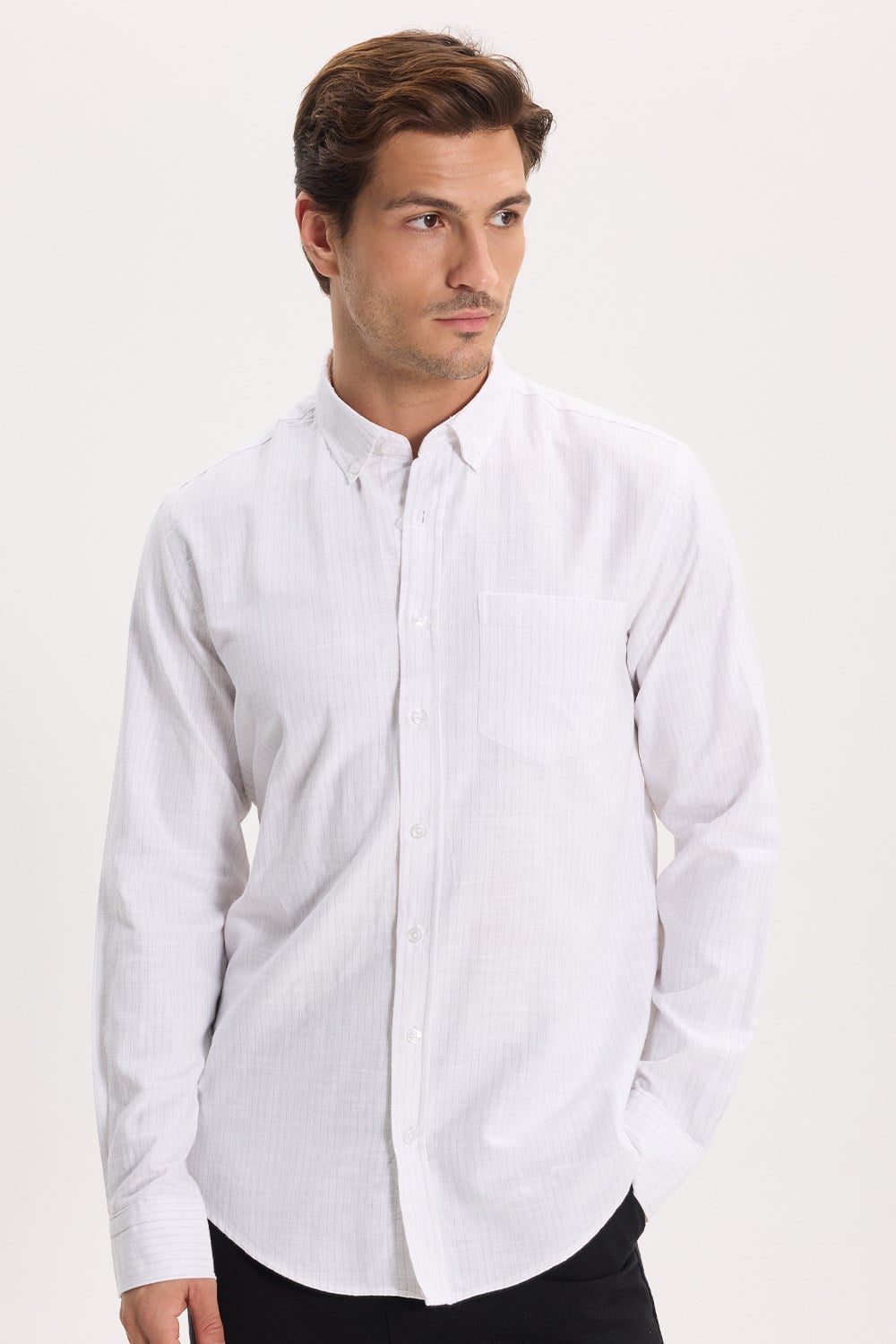 Erkek Slim Fit Dar Kesim %100 Pamuk Düğmeli Yaka Çizgili Uzun Kollu Cepli Keten Efektli Yeşil Gömlek