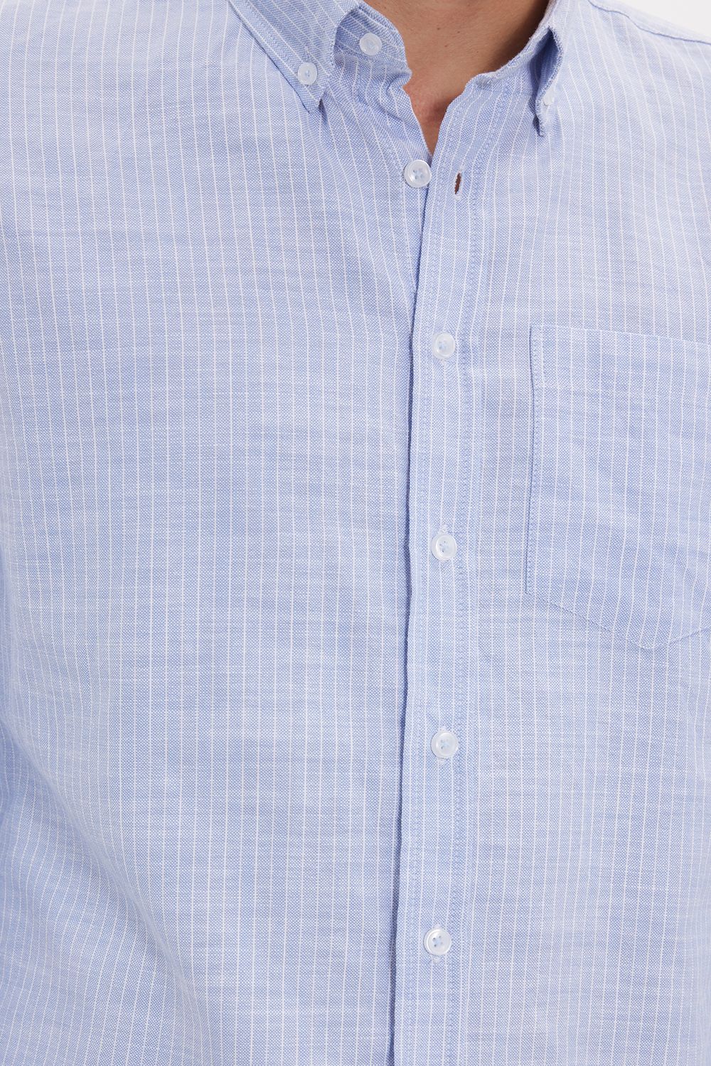 Erkek Slim Fit Dar Kesim %100 Pamuk Düğmeli Yaka Çizgili Uzun Kollu Cepli Keten Efektli Mavi Gömlek