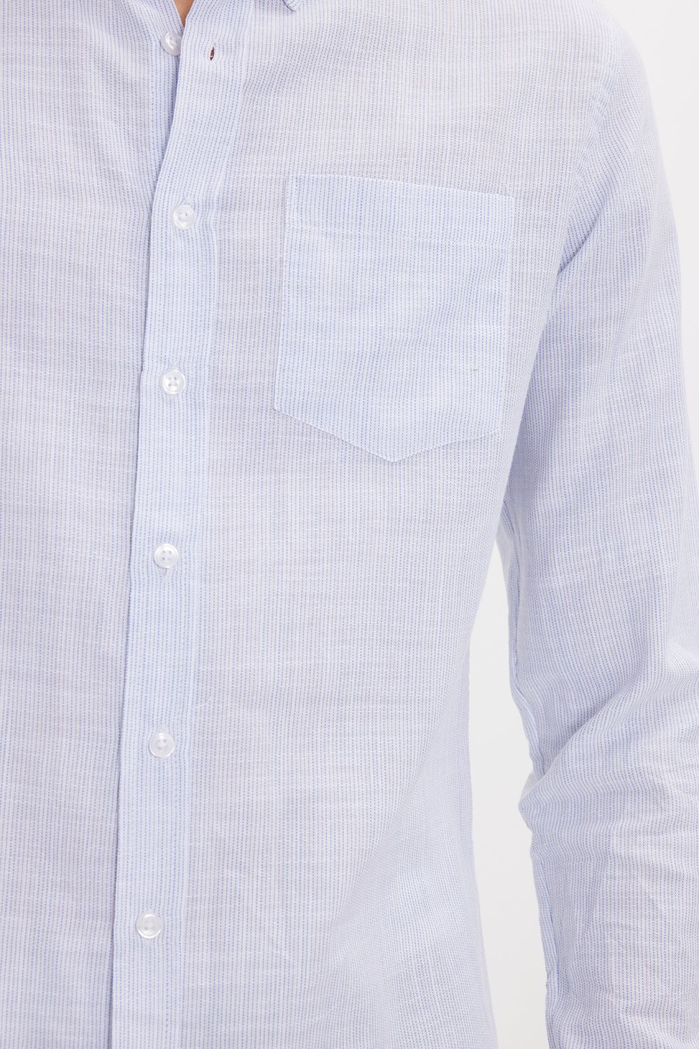 Erkek Slim Fit Dar Kesim %100 Pamuk Düğmeli Yaka Çizgili Uzun Kollu Cepli Keten Efektli Mavi Gömlek