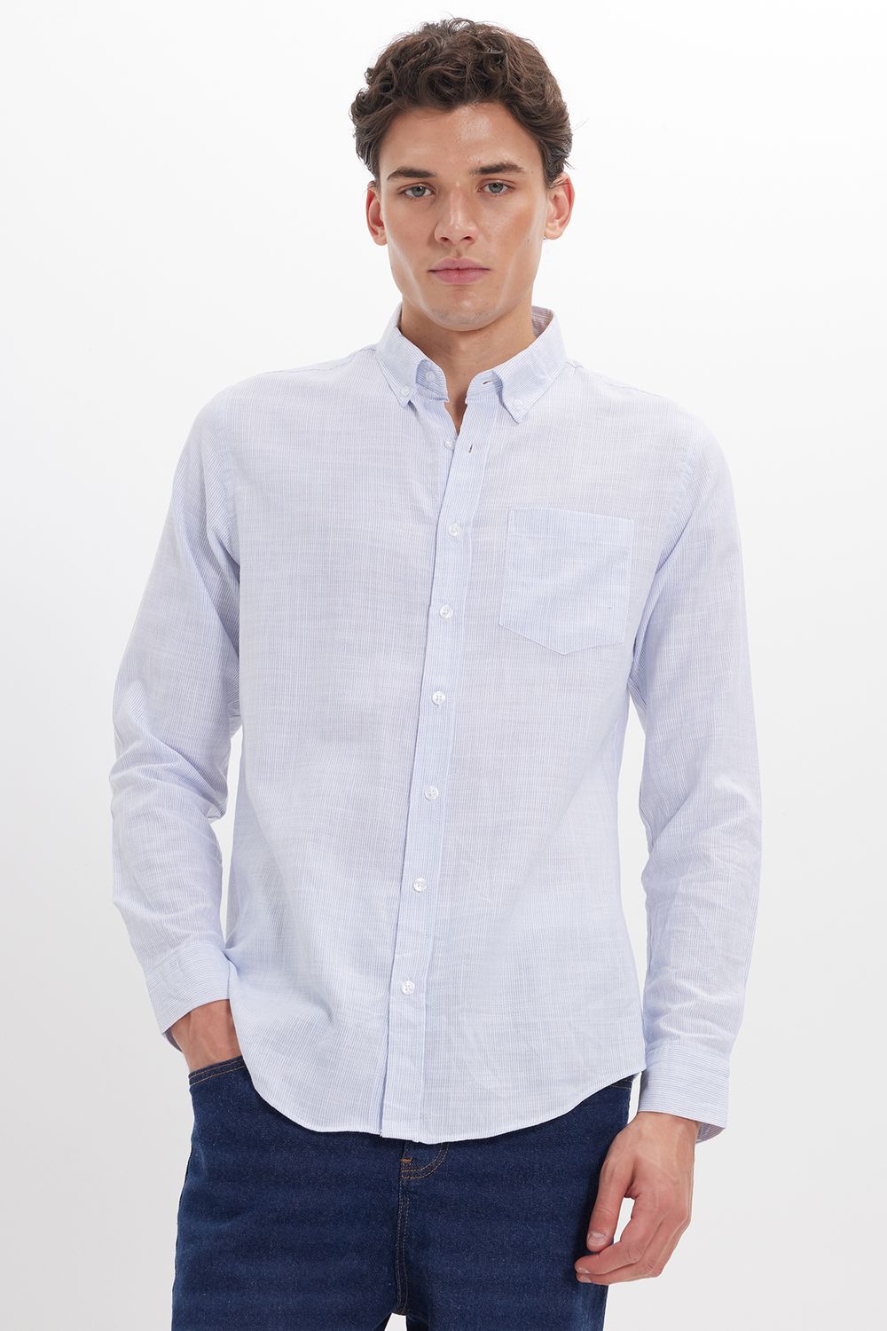 Erkek Slim Fit Dar Kesim %100 Pamuk Düğmeli Yaka Çizgili Uzun Kollu Cepli Keten Efektli Mavi Gömlek