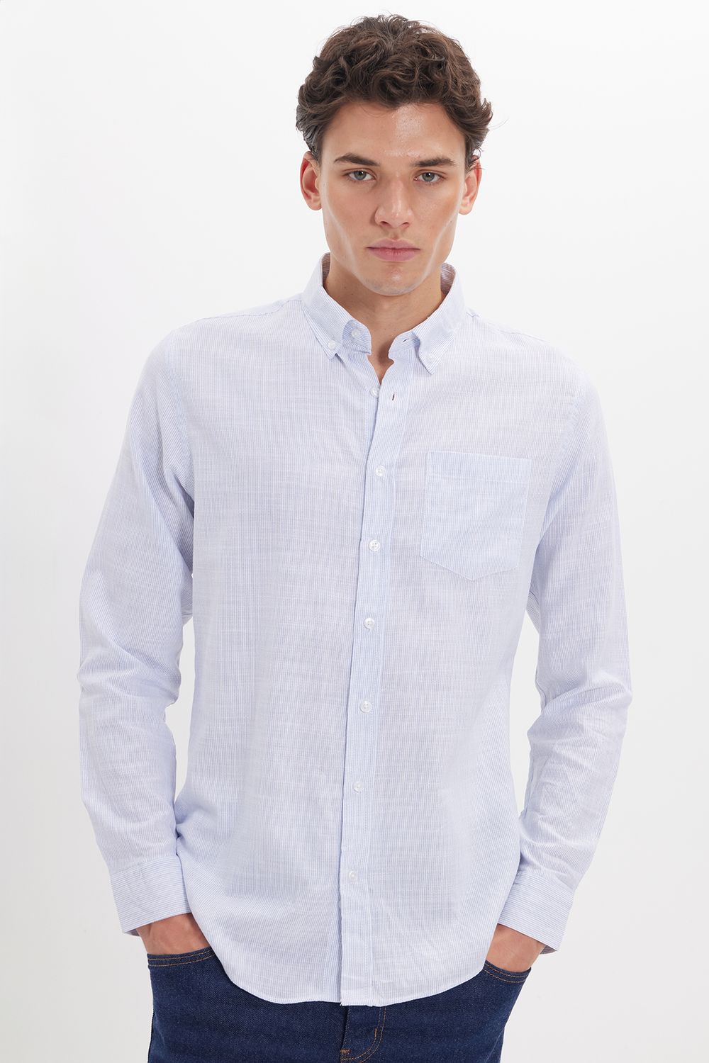 Erkek Slim Fit Dar Kesim %100 Pamuk Düğmeli Yaka Çizgili Uzun Kollu Cepli Keten Efektli Mavi Gömlek