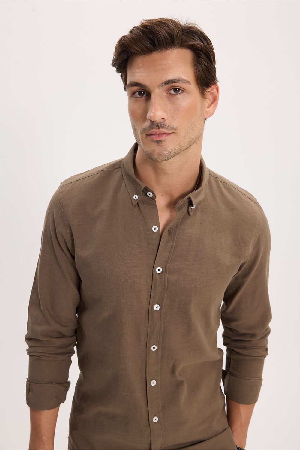 Erkek Slim Fit Dar Kesim %100 Pamuk Düğmeli Yaka Flam Keten Haki Gömlek