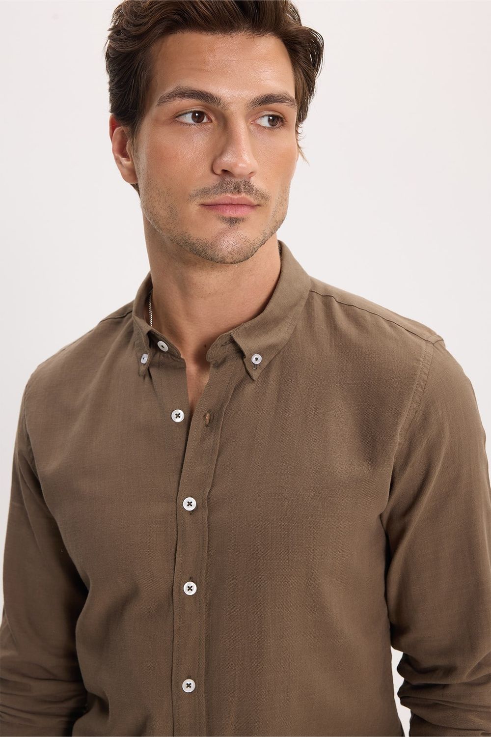 Erkek Slim Fit Dar Kesim %100 Pamuk Düğmeli Yaka Flam Keten Haki Gömlek