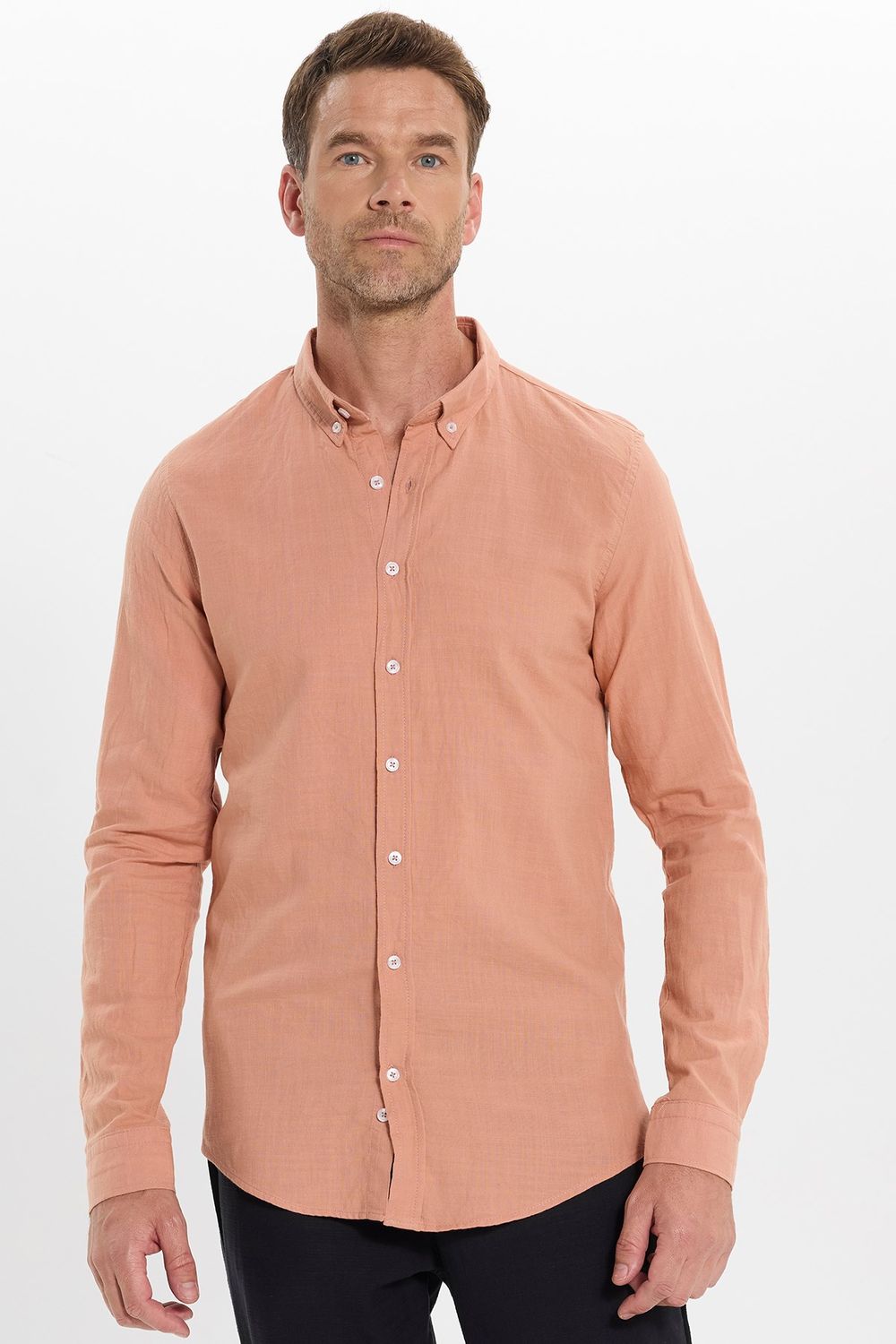 Erkek Slim Fit Dar Kesim %100 Pamuk Düğmeli Yaka Flam Keten Turuncu Gömlek