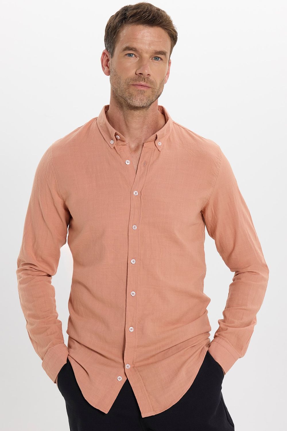 Erkek Slim Fit Dar Kesim %100 Pamuk Düğmeli Yaka Flam Keten Turuncu Gömlek