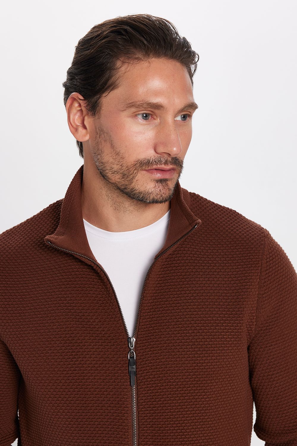 Erkek Slim Fit Dar Kesim Desenli Yarım Balıkçı Yaka Fermuarlı Kahverengi Hırka