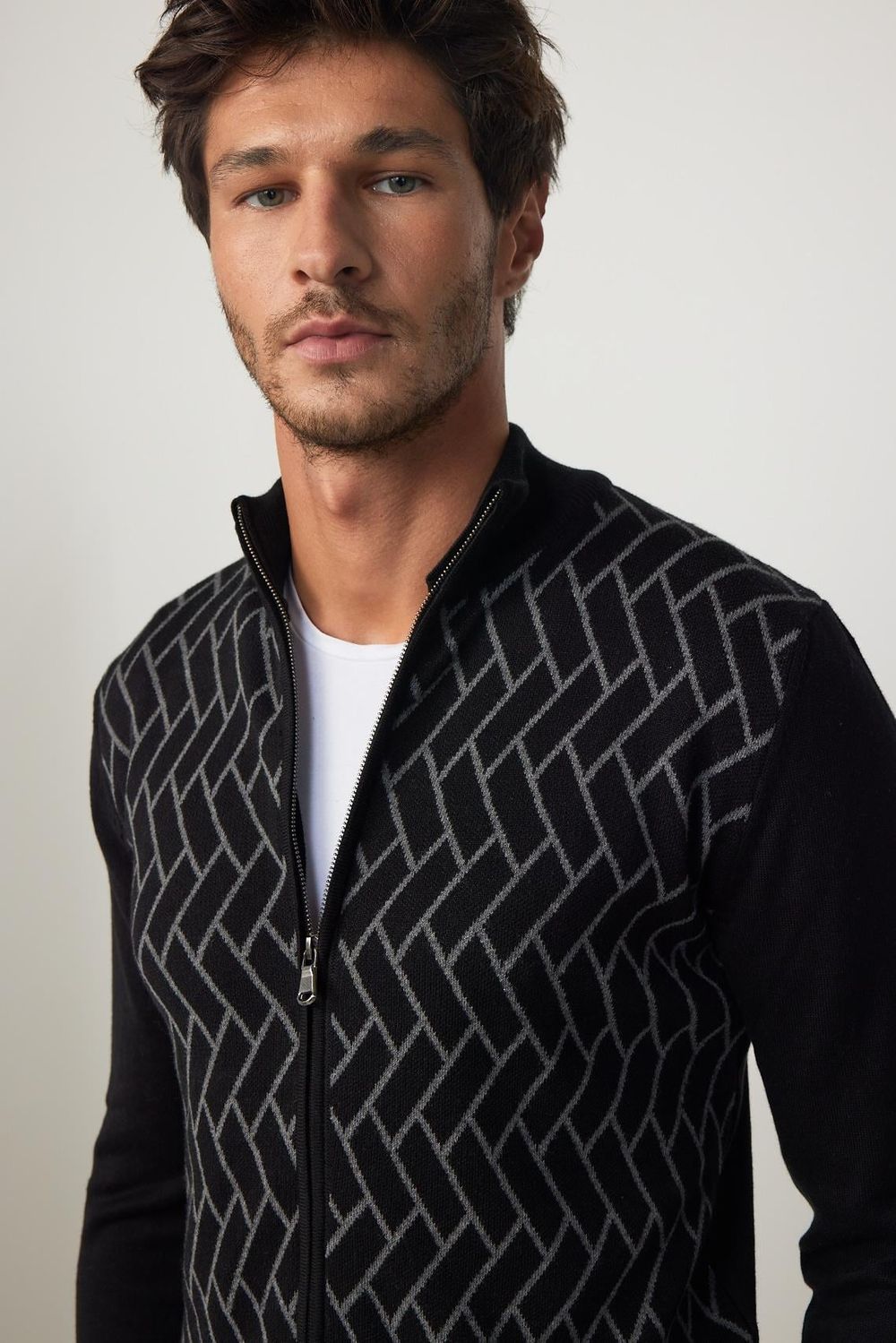 Erkek Slim Fit Dar Kesim Yarım Balıkçı Yaka Fermuarlı Önü Desenli Hırka