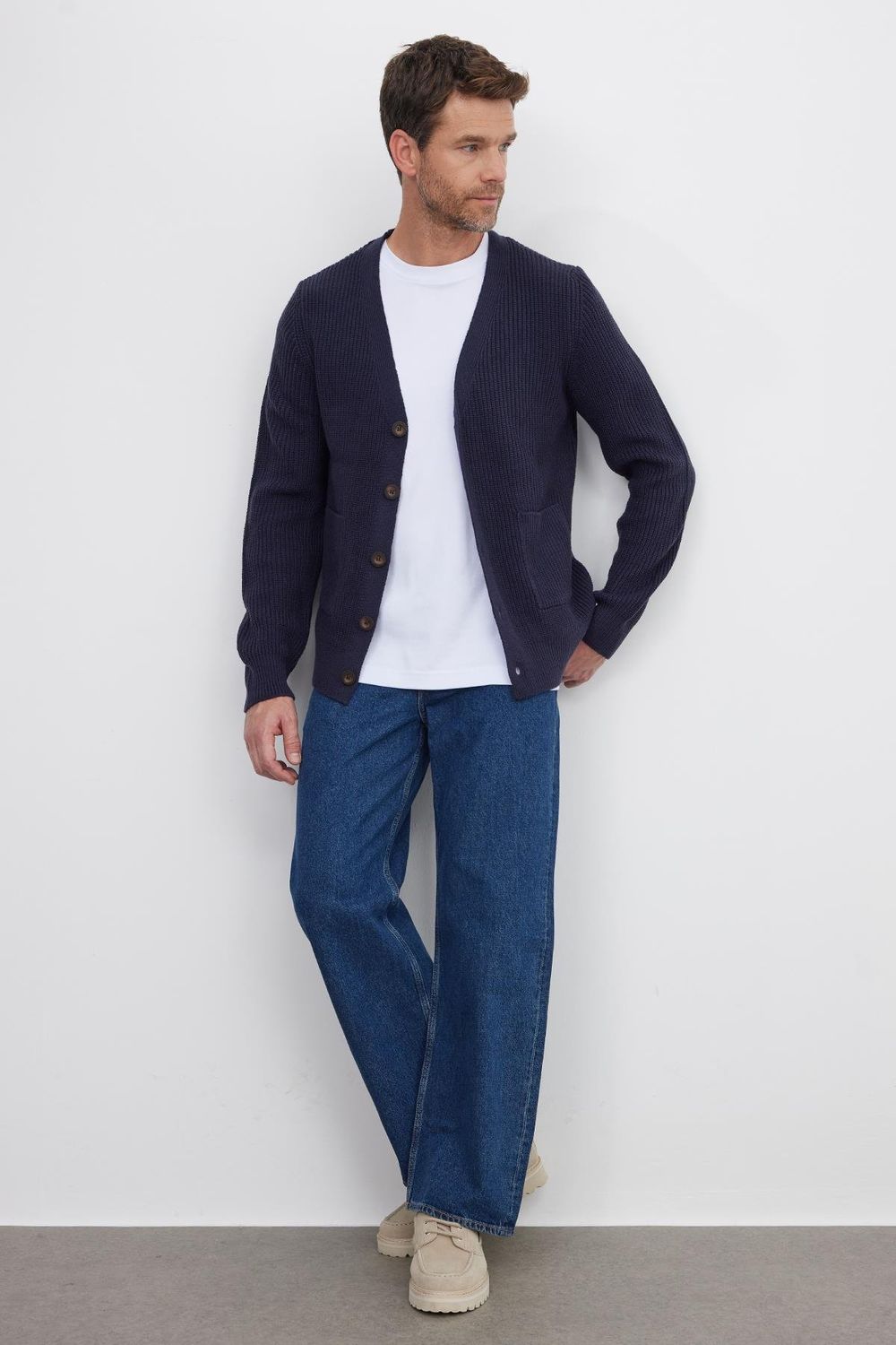 Erkek Standart Fit Normal Kesim V Yaka Düğmeli Lacivert Hırka