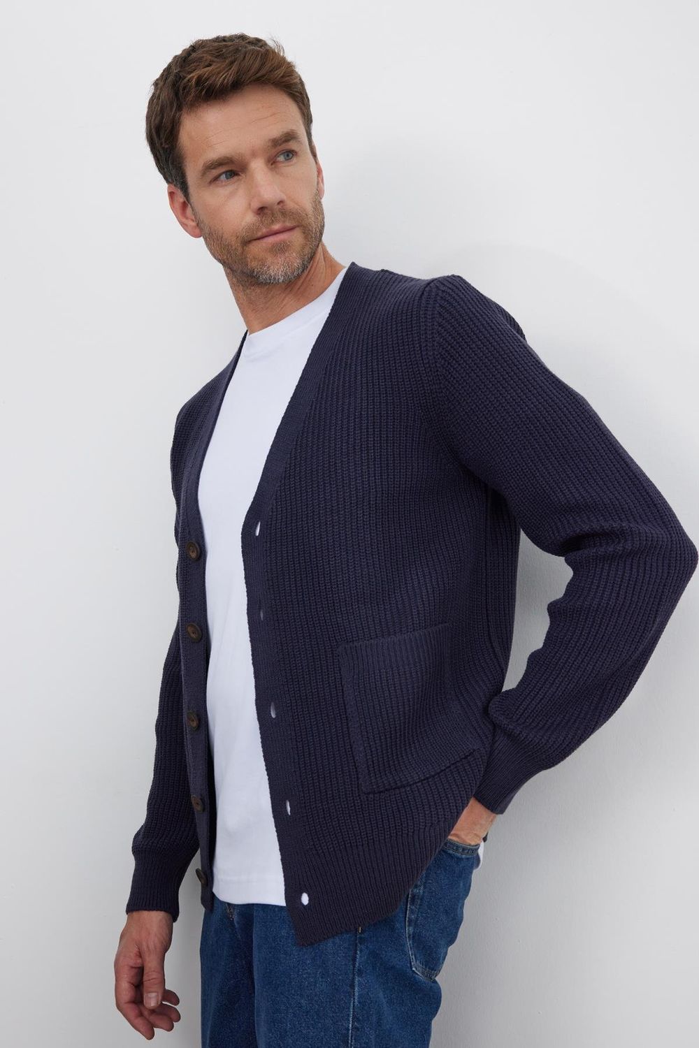 Erkek Standart Fit Normal Kesim V Yaka Düğmeli Lacivert Hırka