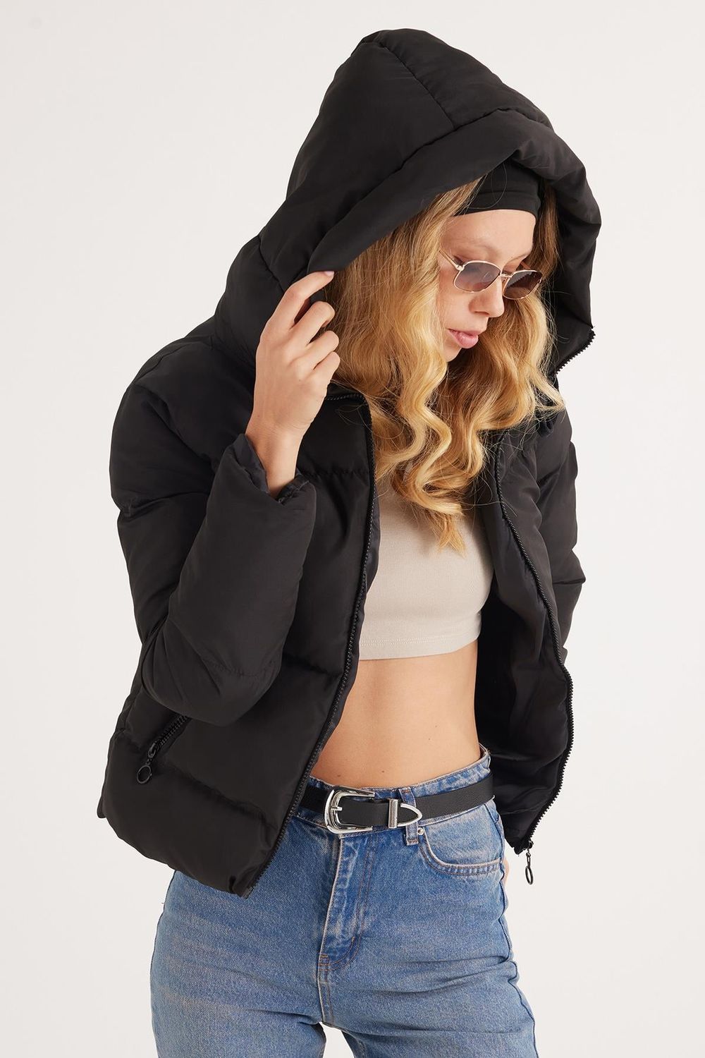 Kadın Regular Fit Klasik Kesim Kapüşonlu Şişme Siyah Mont