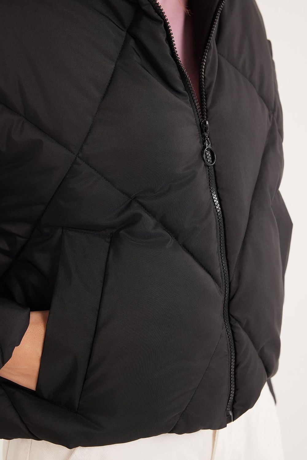 Kadın Oversize Geniş Kesim Şişme Dik Yaka Siyah Mont