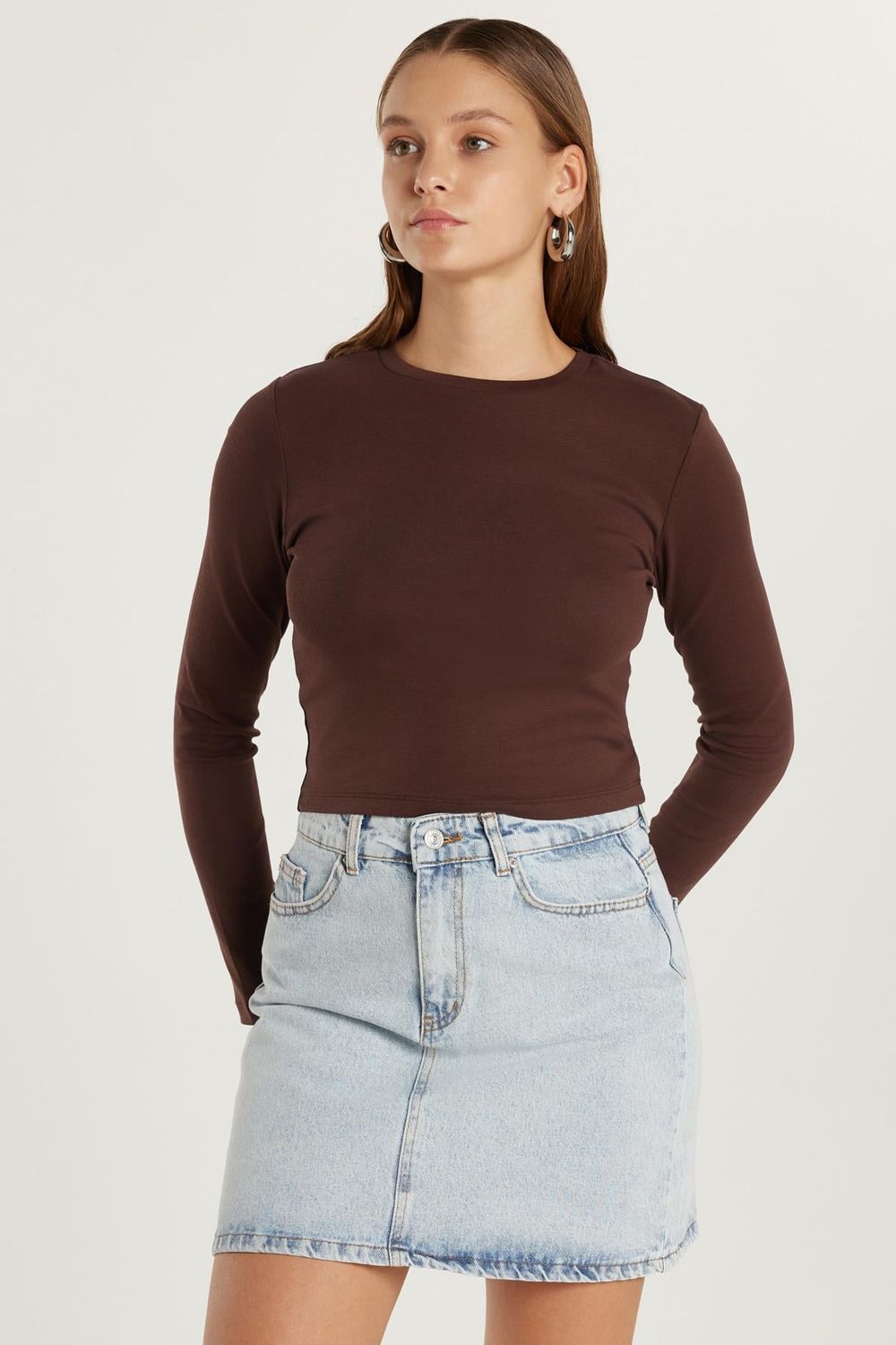 Kadın Slim Fit Dar Kesim Bisiklet Yaka Kahverengi Bluz