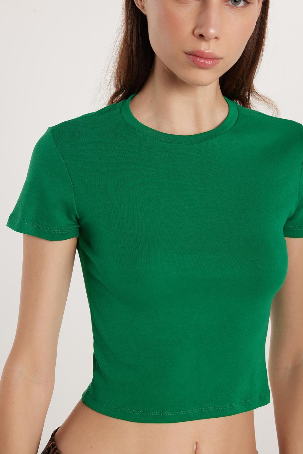 Kadın Slim Fit Dar Kesim %100 Pamuk Düz Basic Yeşil Bisiklet Yaka Tişört