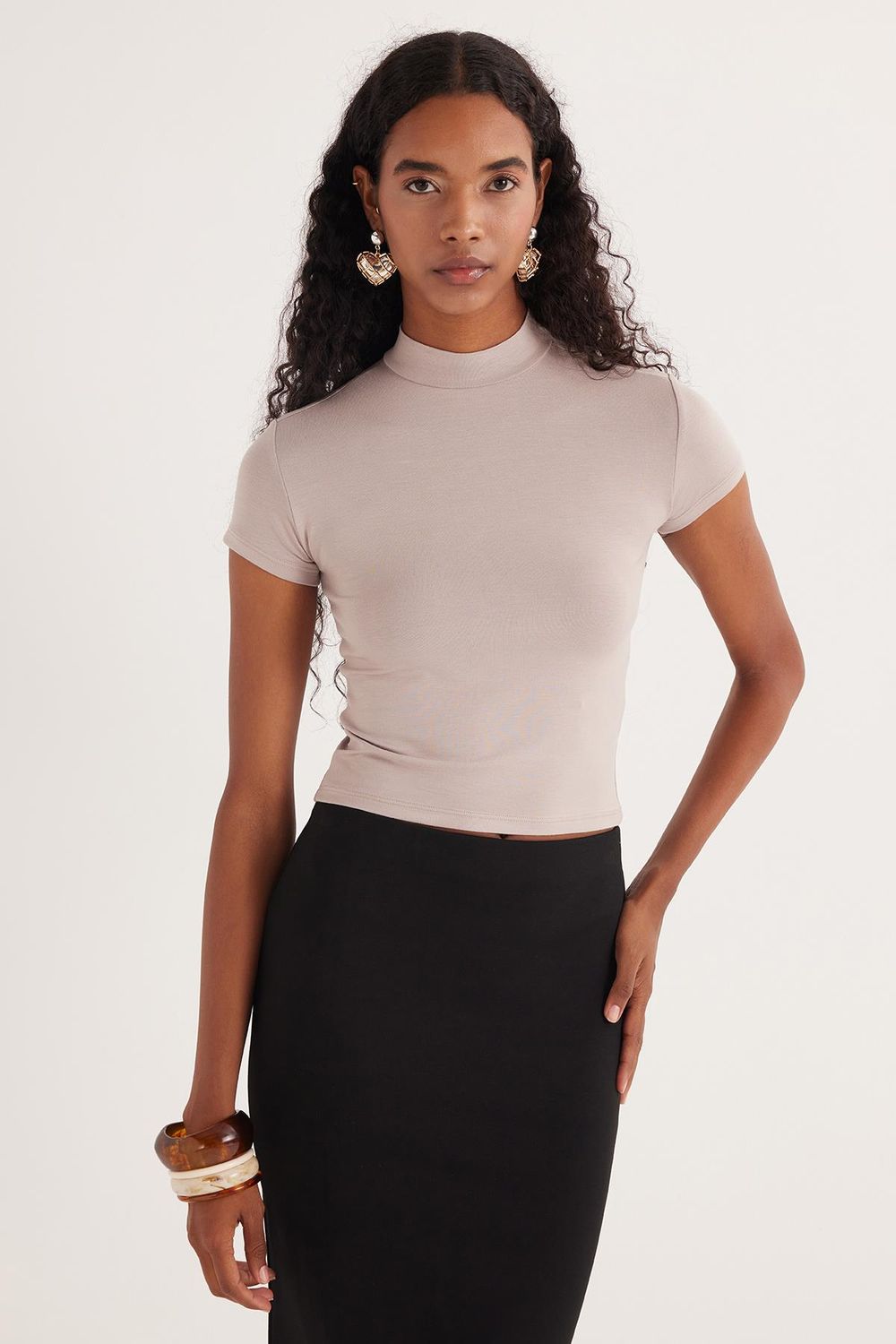 Kadın Slim Fit Dar Kesim Viskon Kumaş Yarım Balıkçı Yaka Vizon Bluz