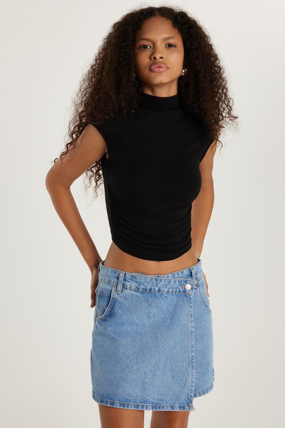 Kadın Regular Fit Sıfır Kol Siyah Bluz