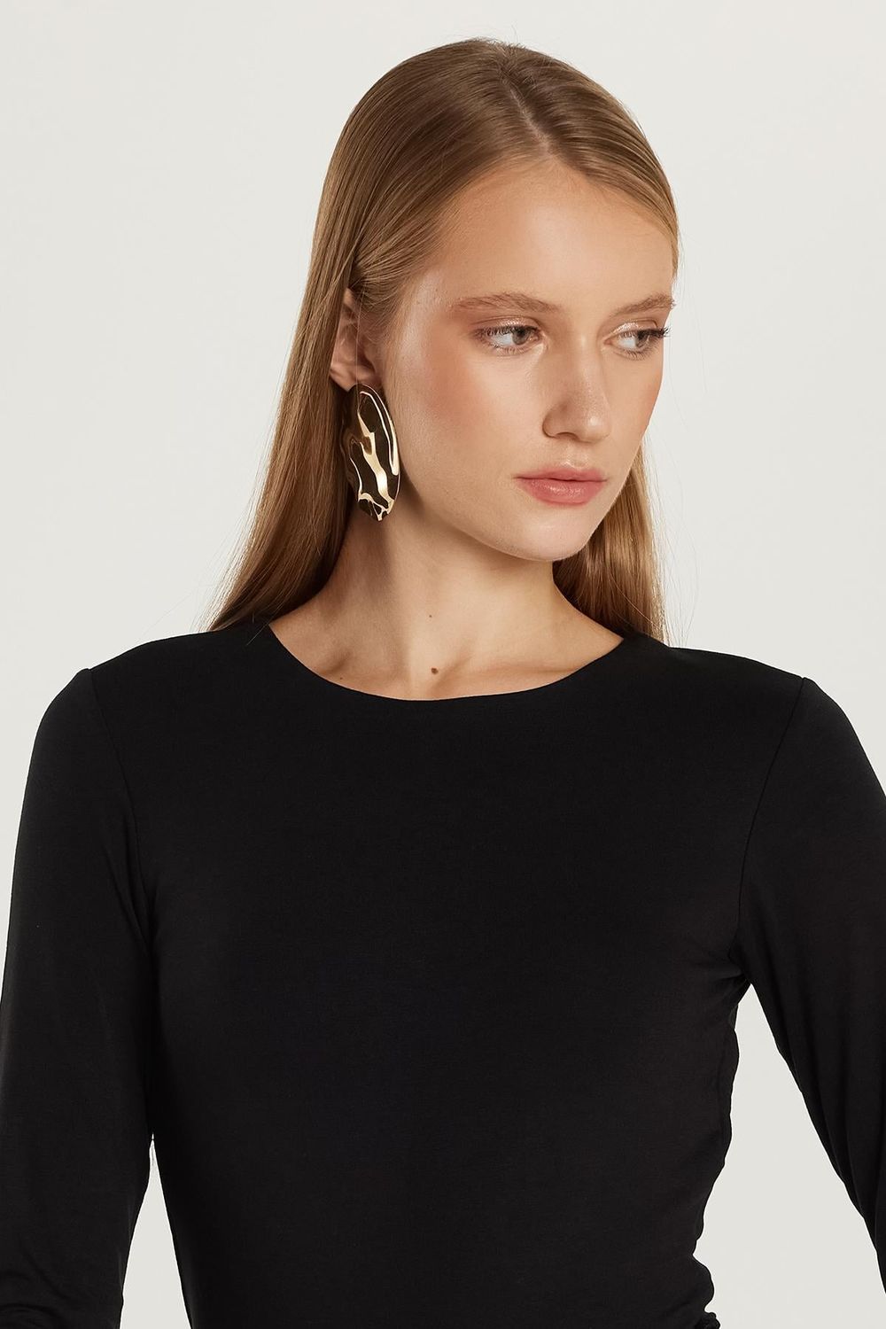 Kadın Slim Fit Dar Kesim Uzun Kollu Bisiklet Yaka Sırt Detaylı Siyah Viskon Bluz