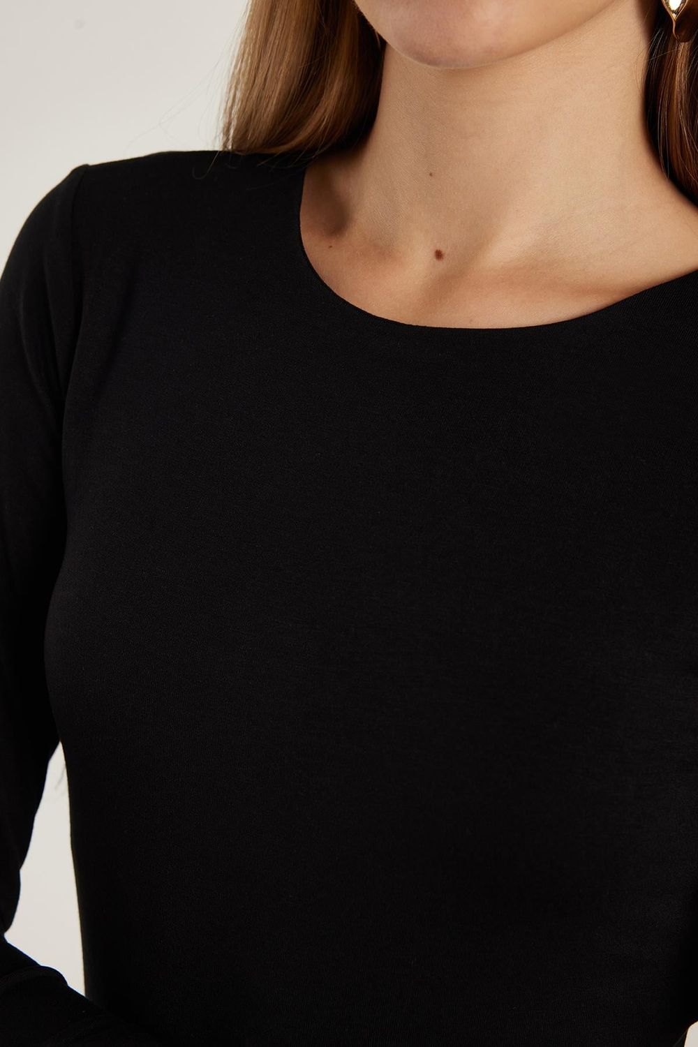 Kadın Slim Fit Dar Kesim Uzun Kollu Bisiklet Yaka Sırt Detaylı Siyah Viskon Bluz