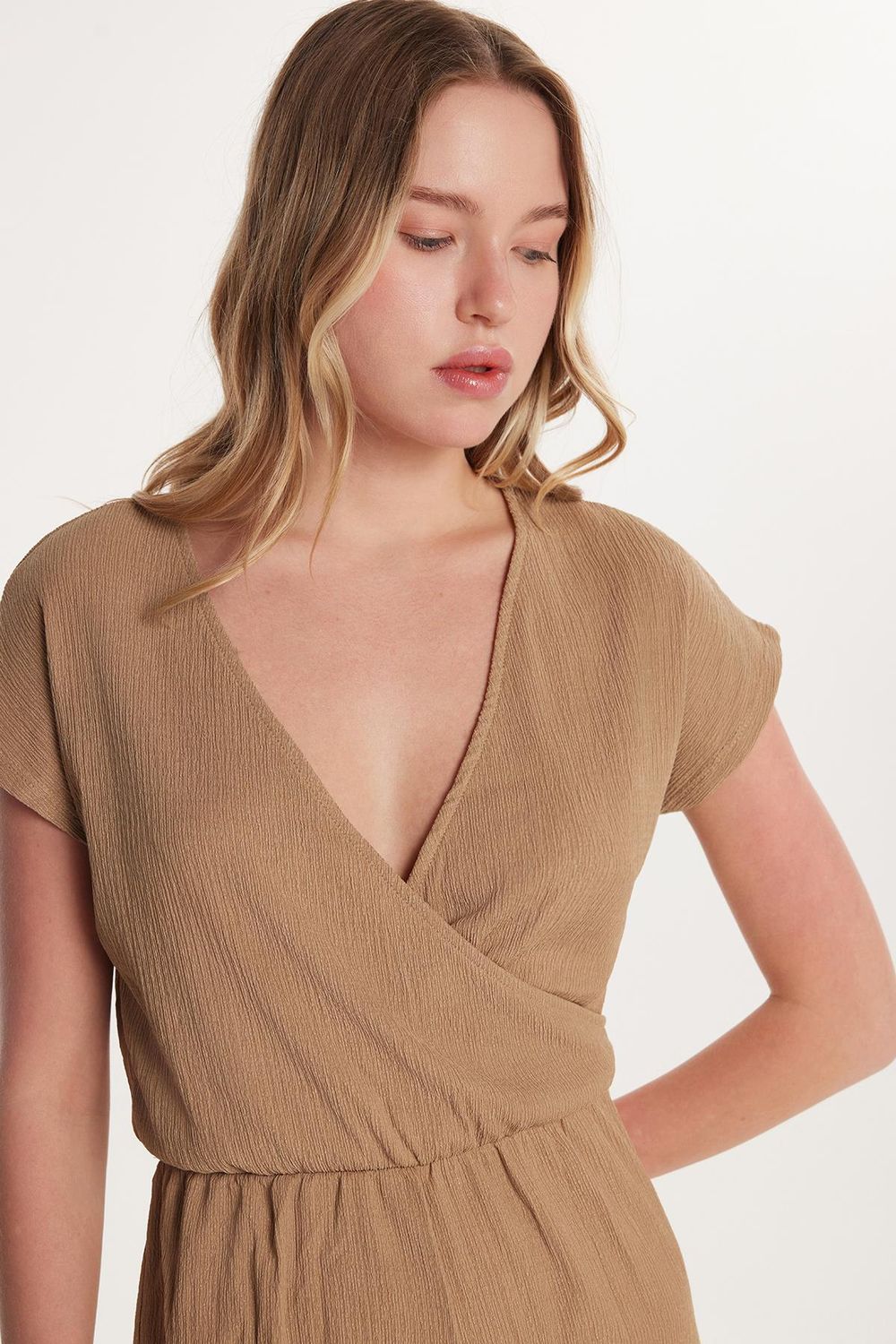 Kadın Regular Fit Kısa Kollu V Yaka Kahverengi Tulum