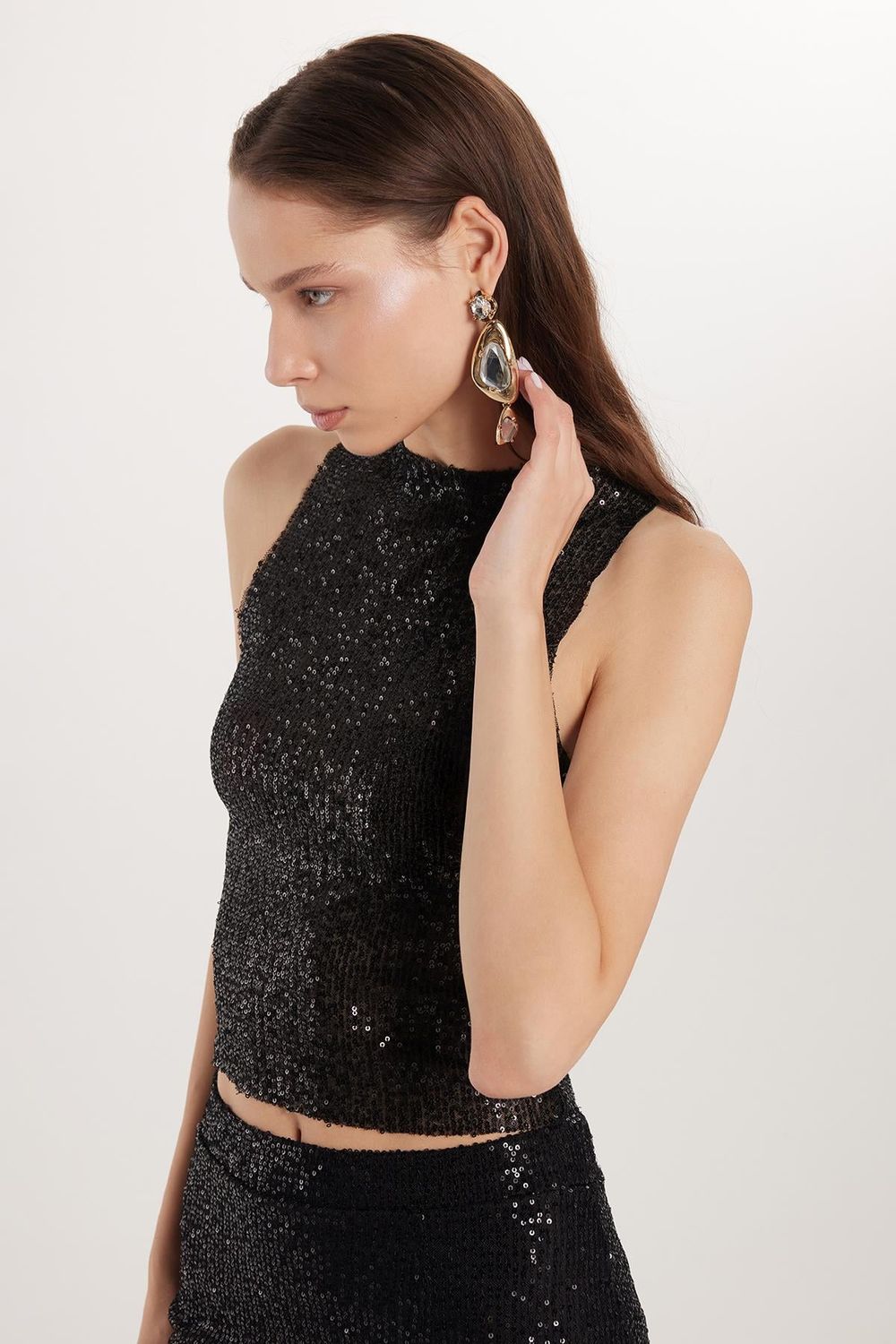 Kadın Slim Fit Dar Kesim Sıfır Kol Payetli Halter Yaka Siyah Bluz