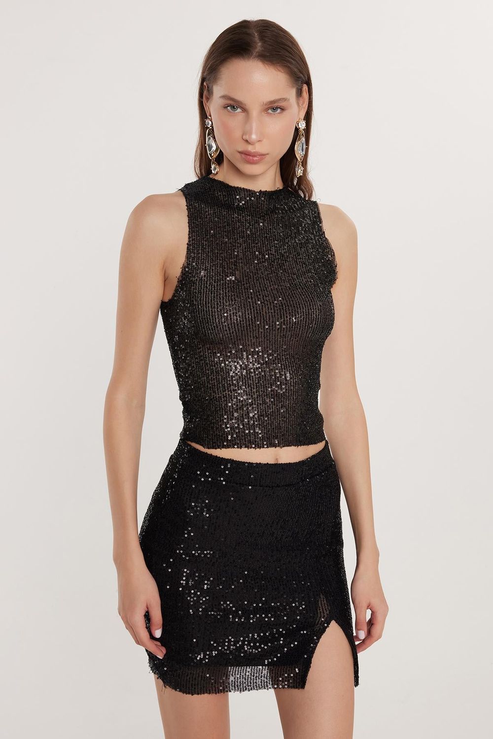 Kadın Slim Fit Dar Kesim Sıfır Kol Payetli Halter Yaka Siyah Bluz