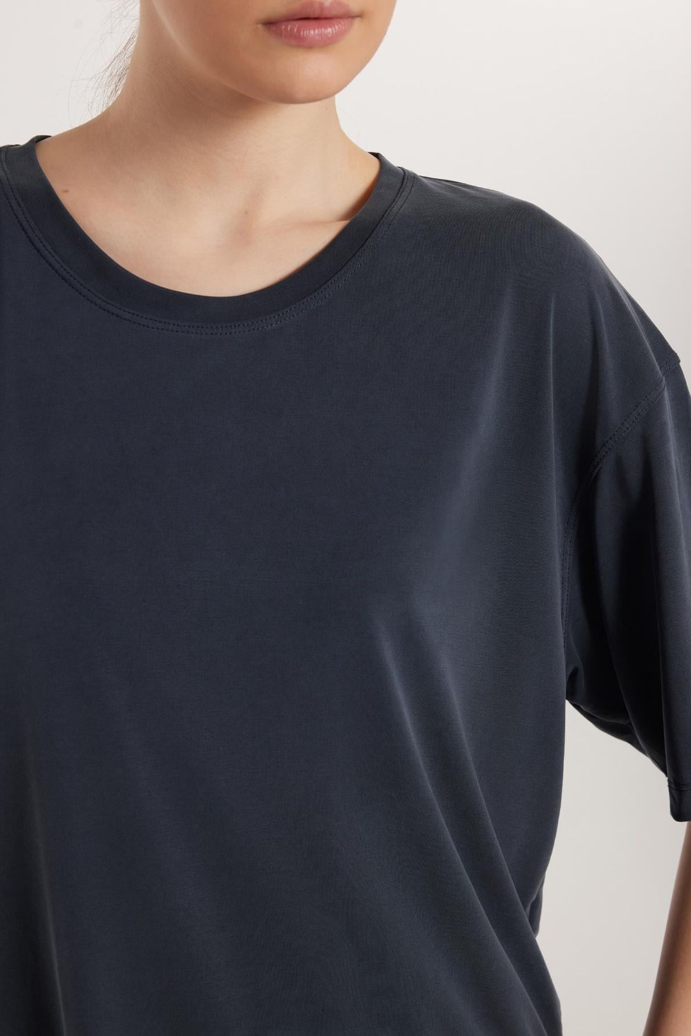 Kadın Regular Fit Kısa Kollu Bisiklet Yaka Antrasit Tişört