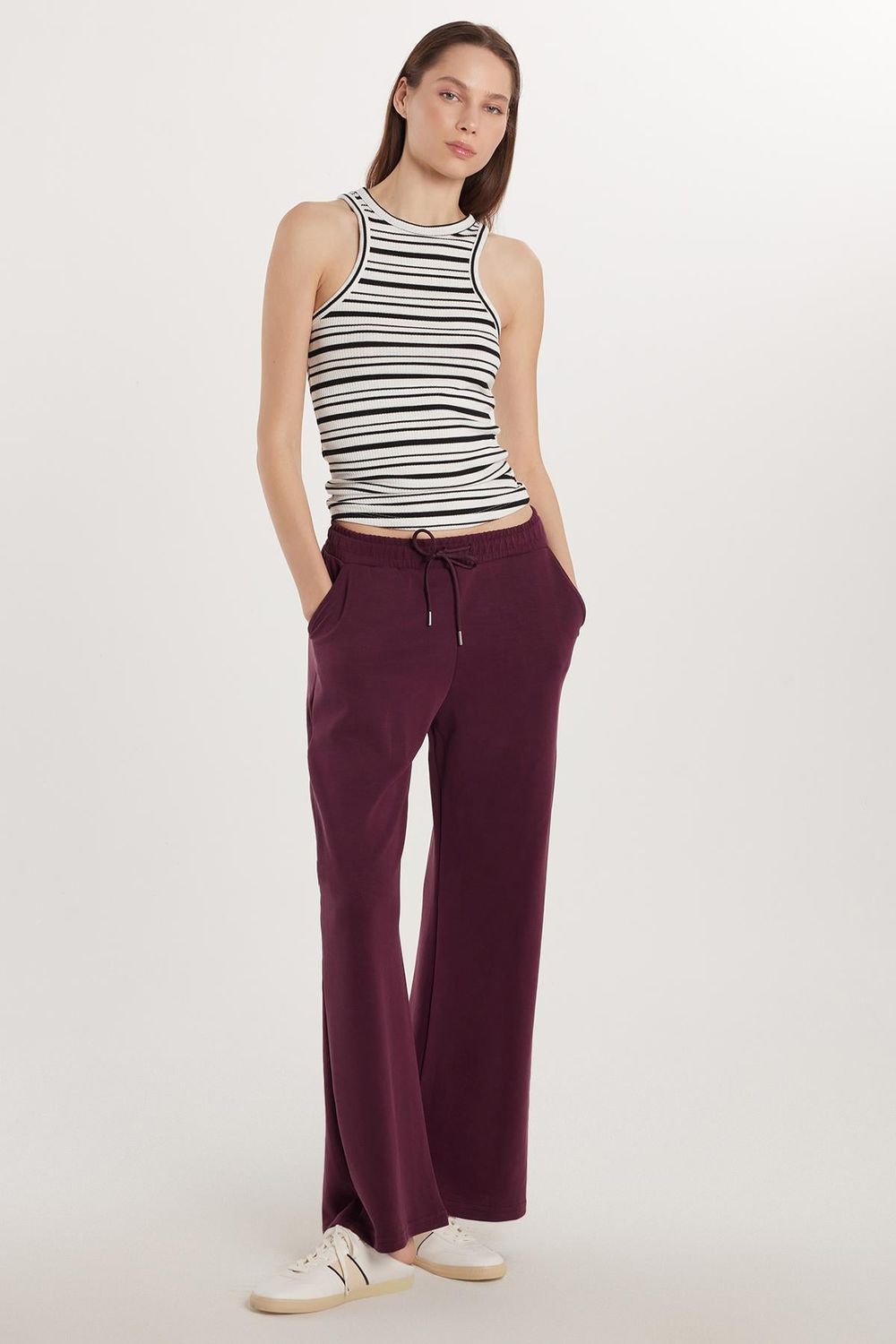 Kadın Slim Fit Normal Bel Çift Cep Beli Bağcıklı Bordo Eşofman Altı