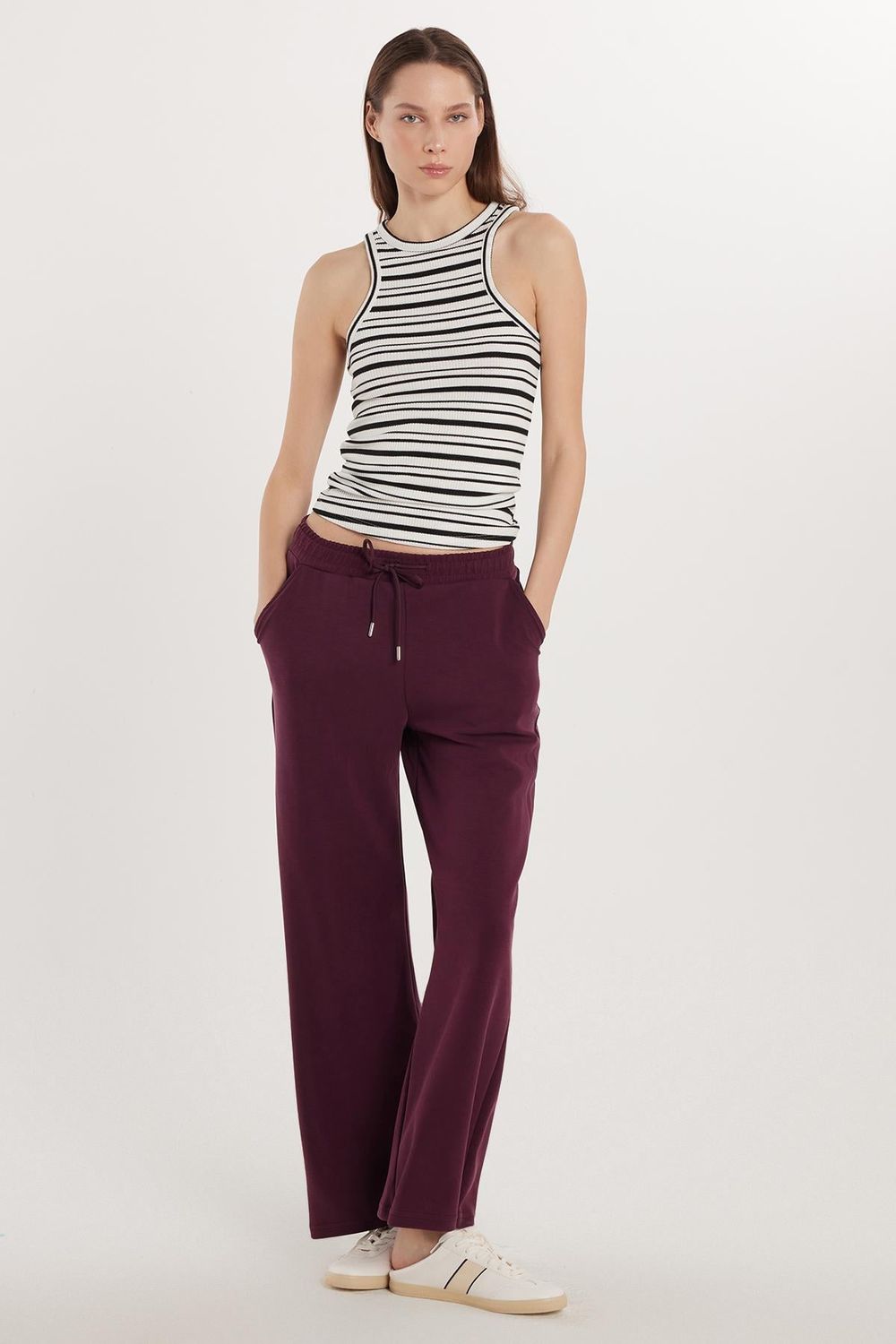Kadın Slim Fit Normal Bel Çift Cep Beli Bağcıklı Bordo Eşofman Altı