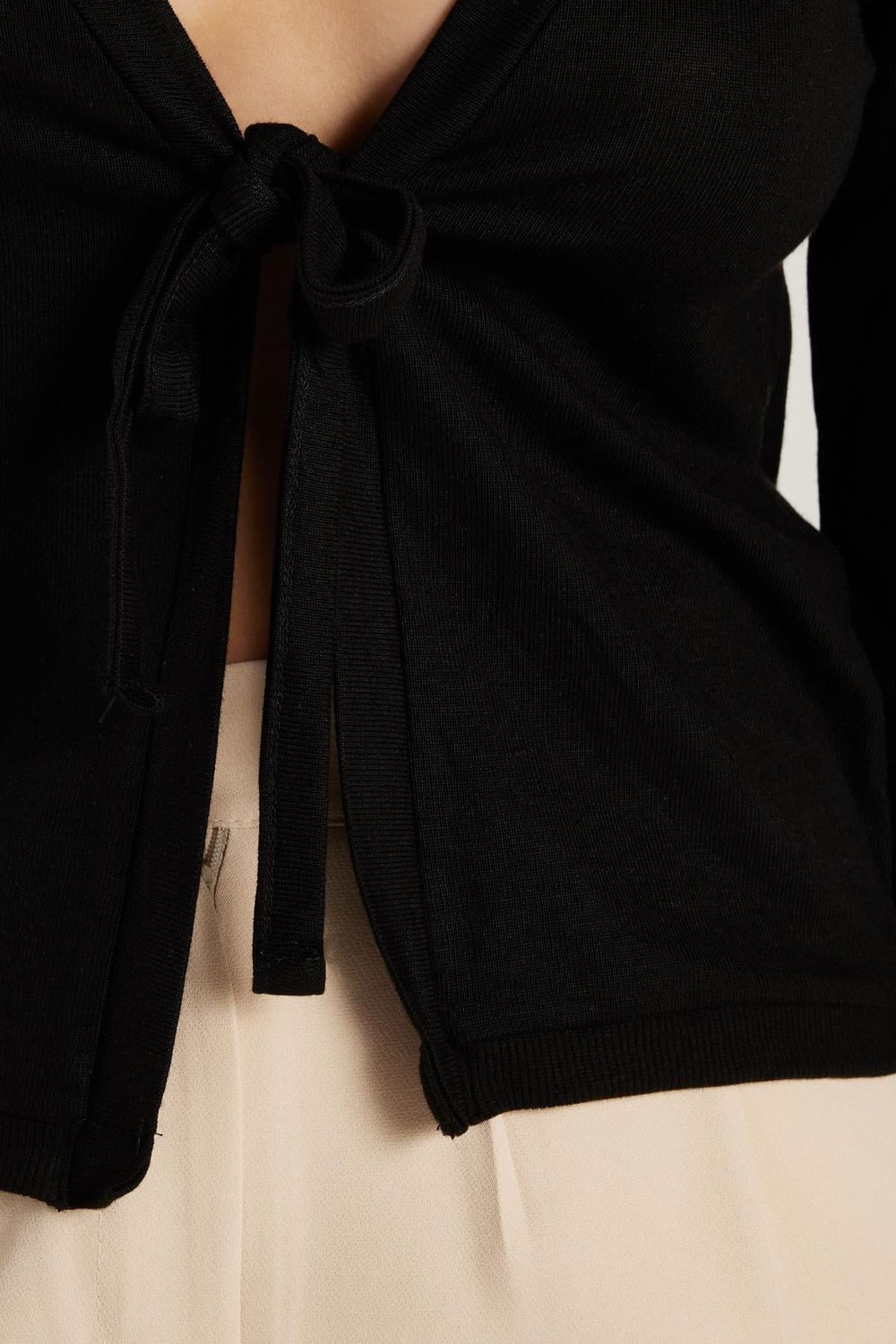 Kadın Slim Fit Dar Kesim Bağlamalı Uzun Kollu V Yaka Siyah Hırka